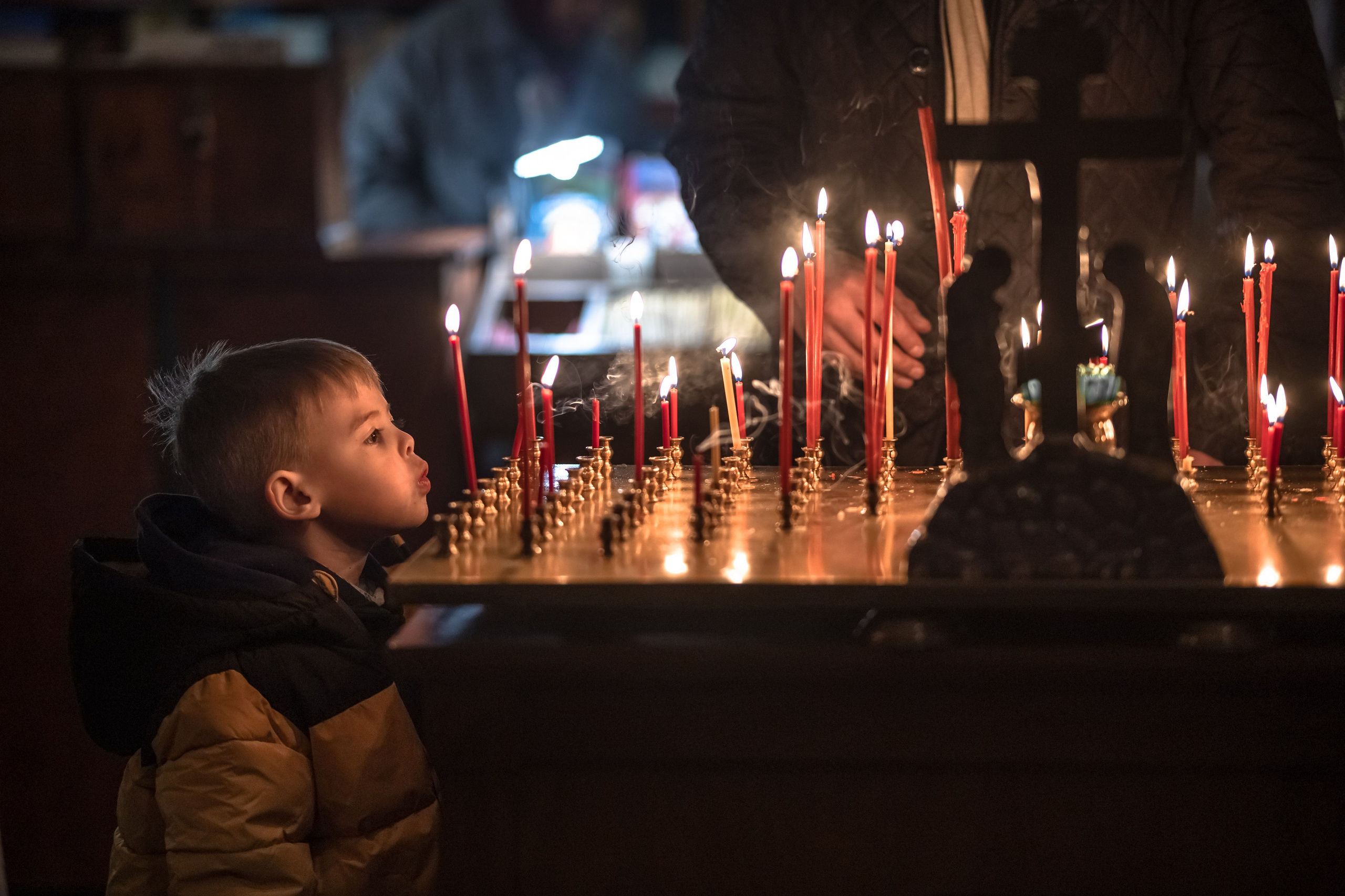 Фотосъемка в храме. Пасха 2023 г. город Таруса. Репортажный фотограф, Москва, Закат