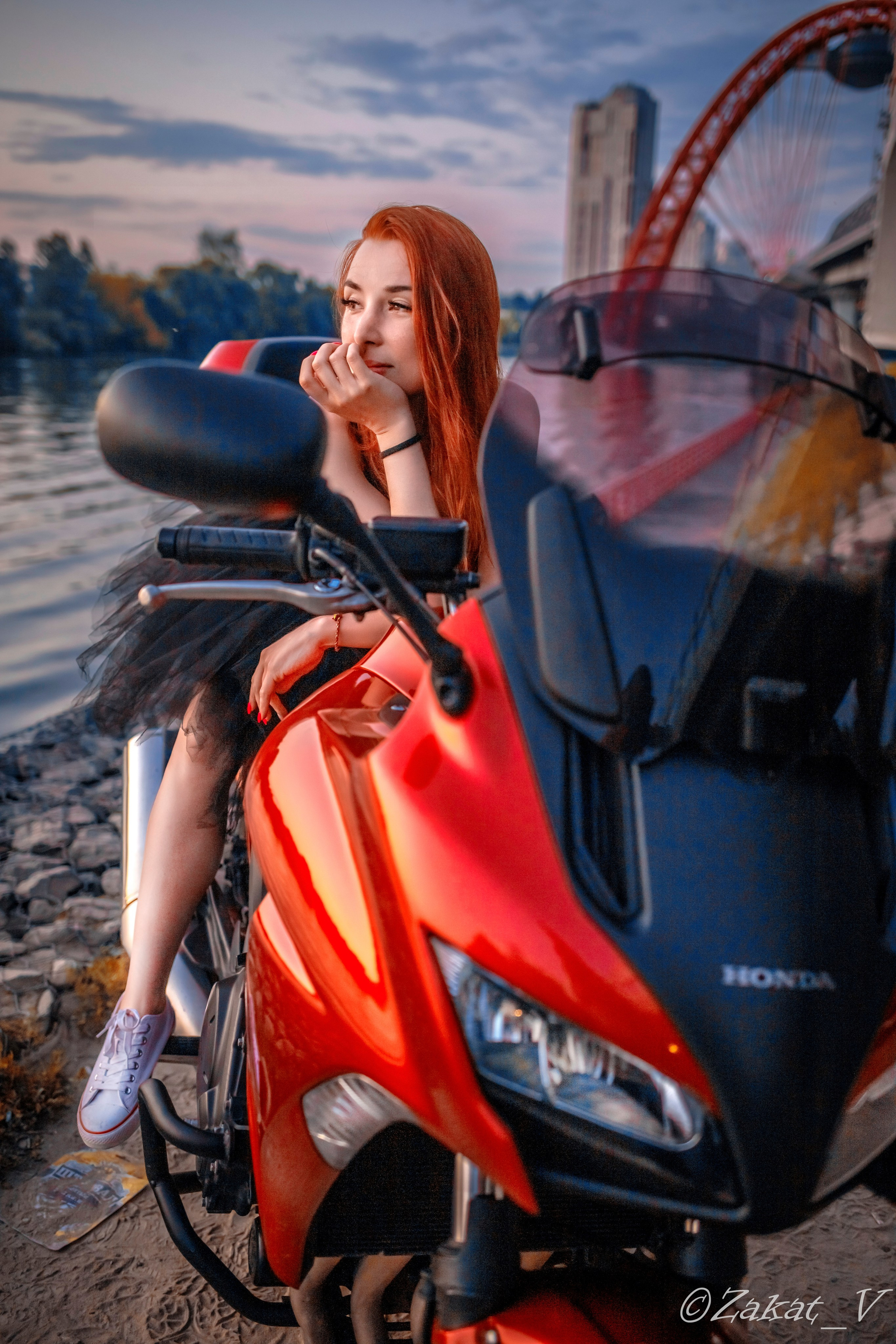 Евгения и мото. Репортажный фотограф, Москва, Закат