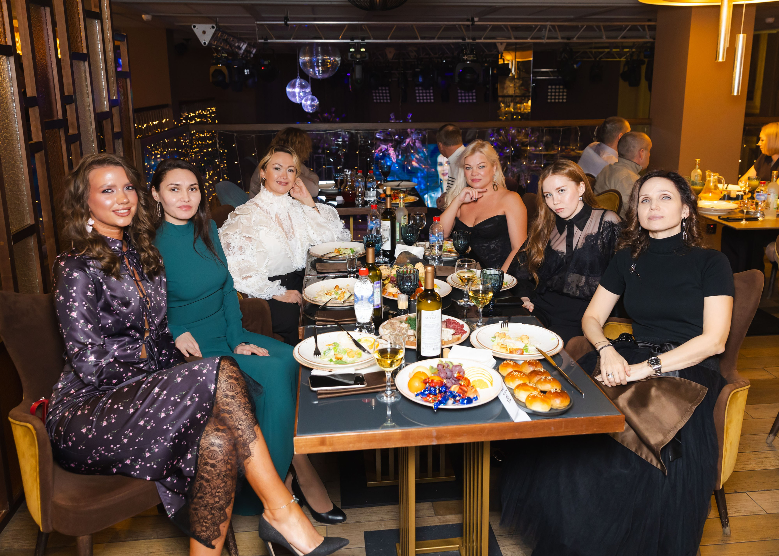 Предновогодка кипарис 2025. ФОТОГРАФ ВИНОГРАДОВА ДАРЬЯ