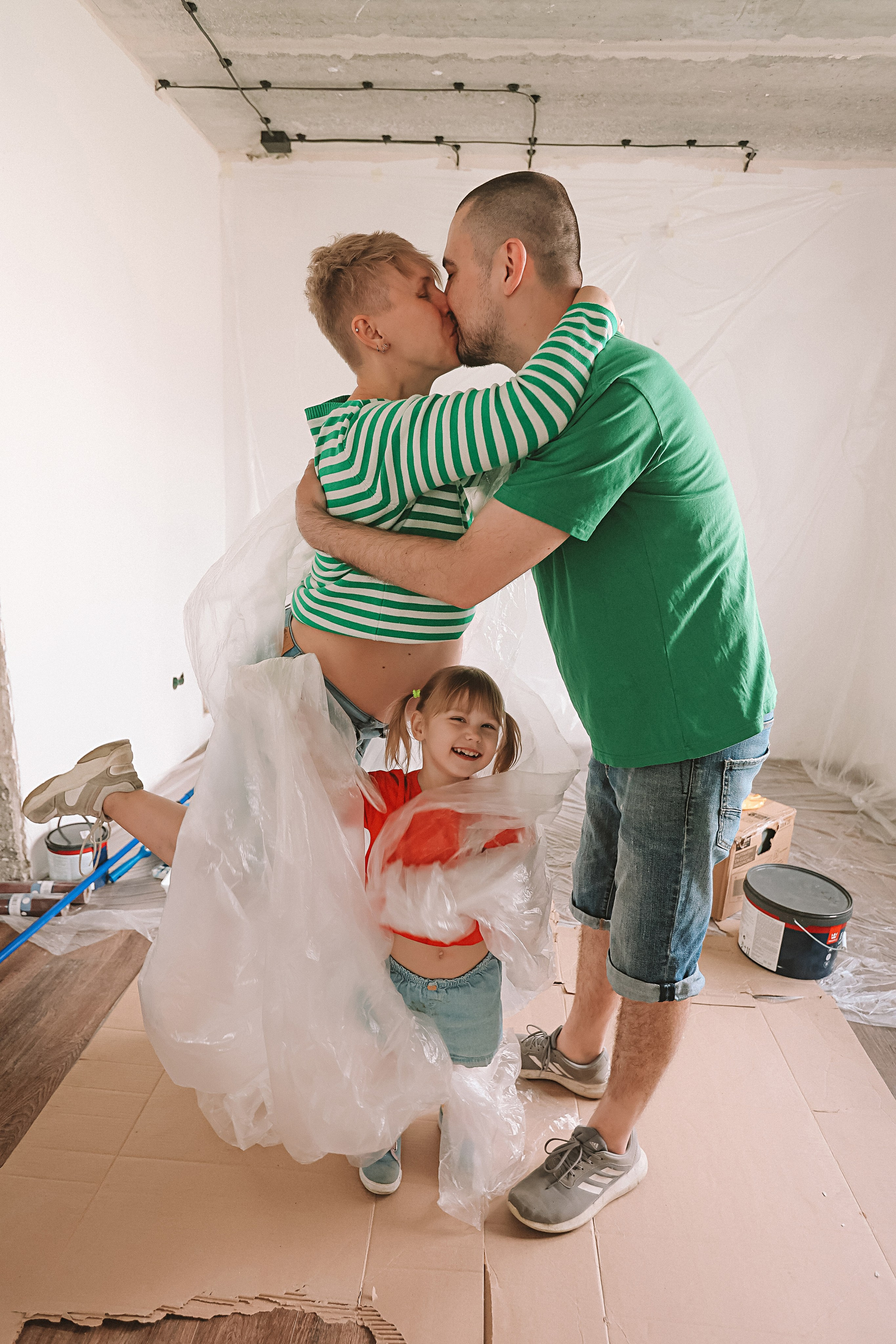 Ремонт. Семейный фотограф Тюмень, фотограф на роды Салмина Мария