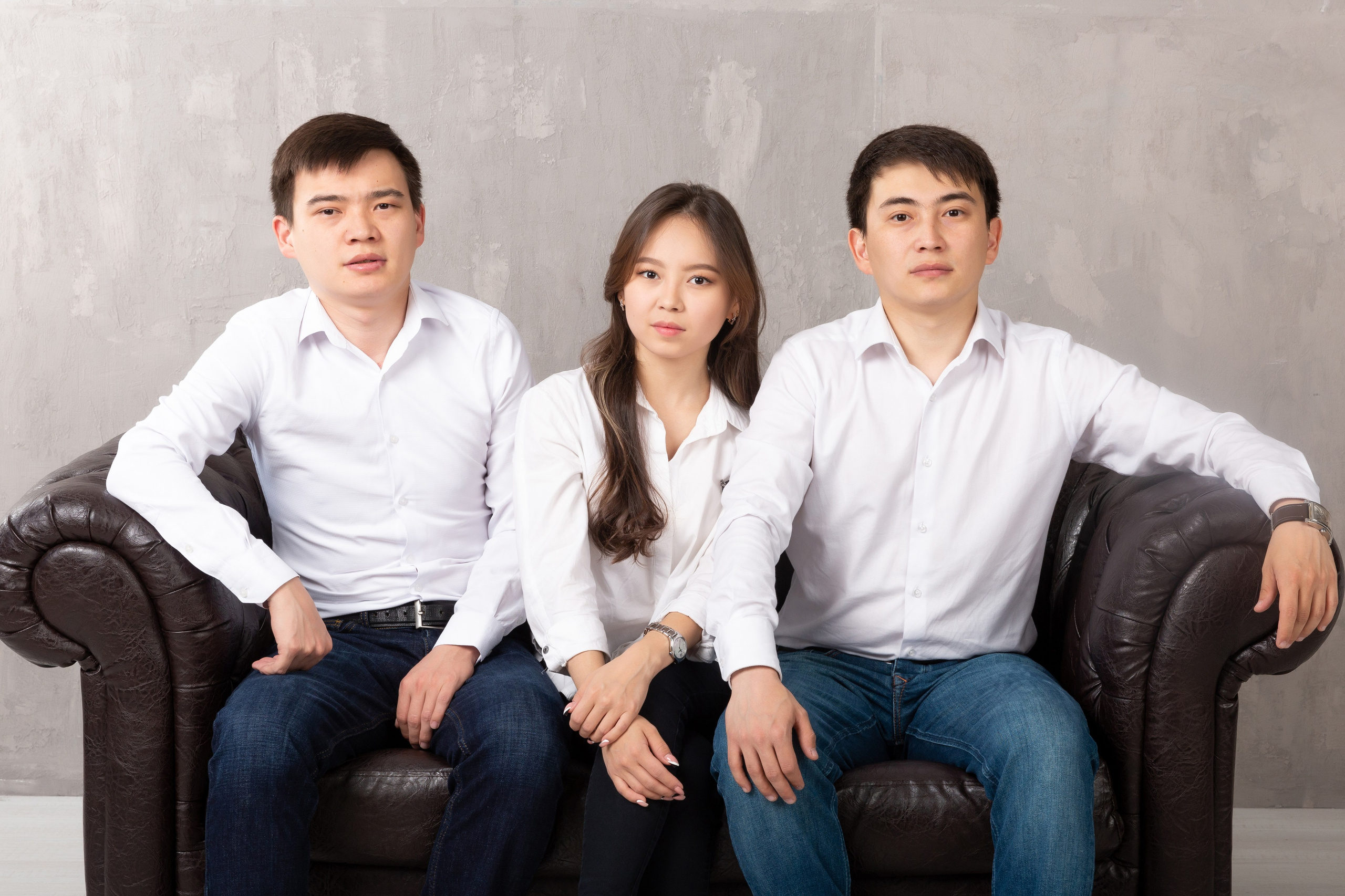 Аяулым и семья. Фотостудия Алматы. Семейная и детская фотостудия Family studio.Фотограф Алматы