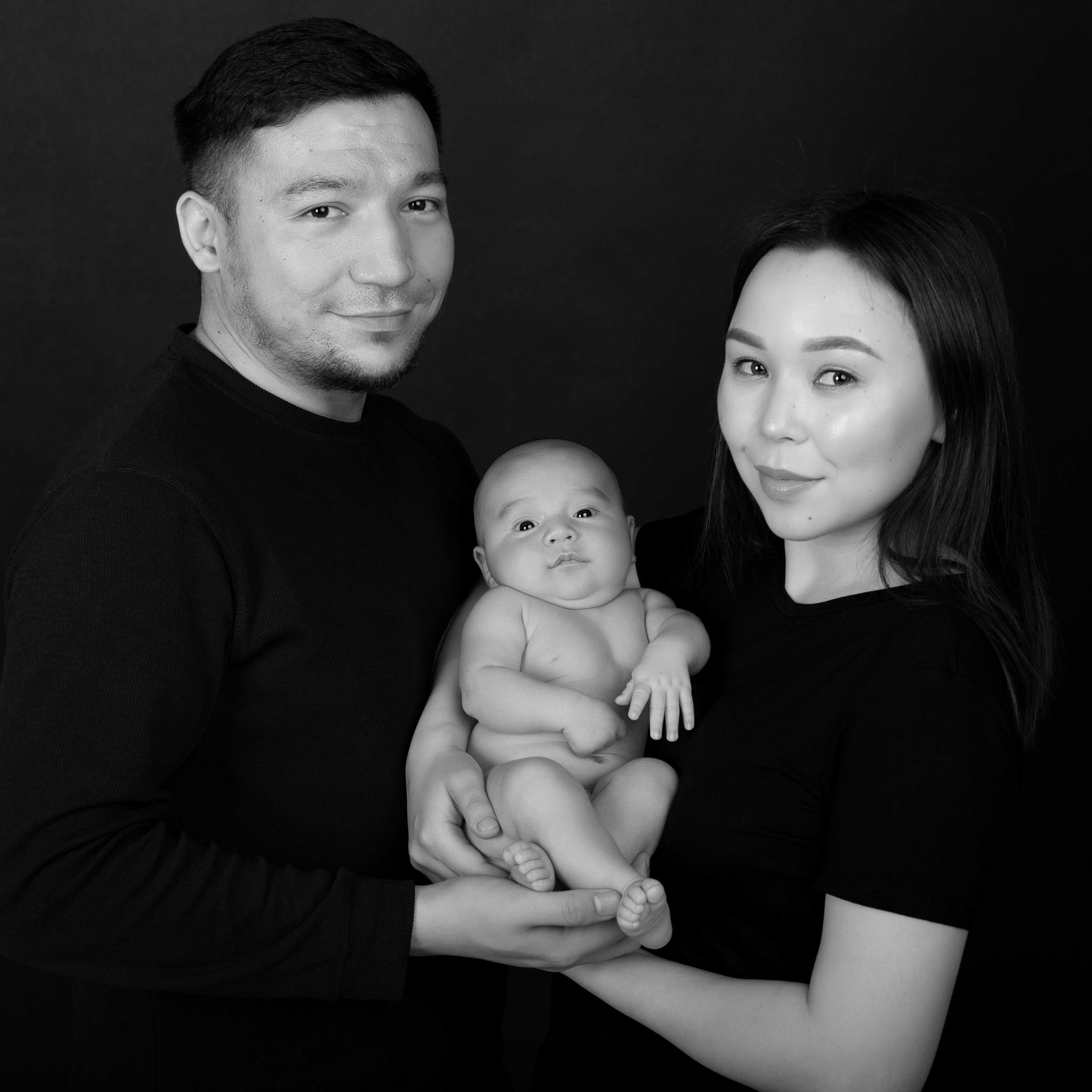 Newborn Алматы, фотосессия новорожденных и младенцев с родителями. Фотостудия Алматы. Семейная и детская фотостудия Family studio.Фотограф Алматы