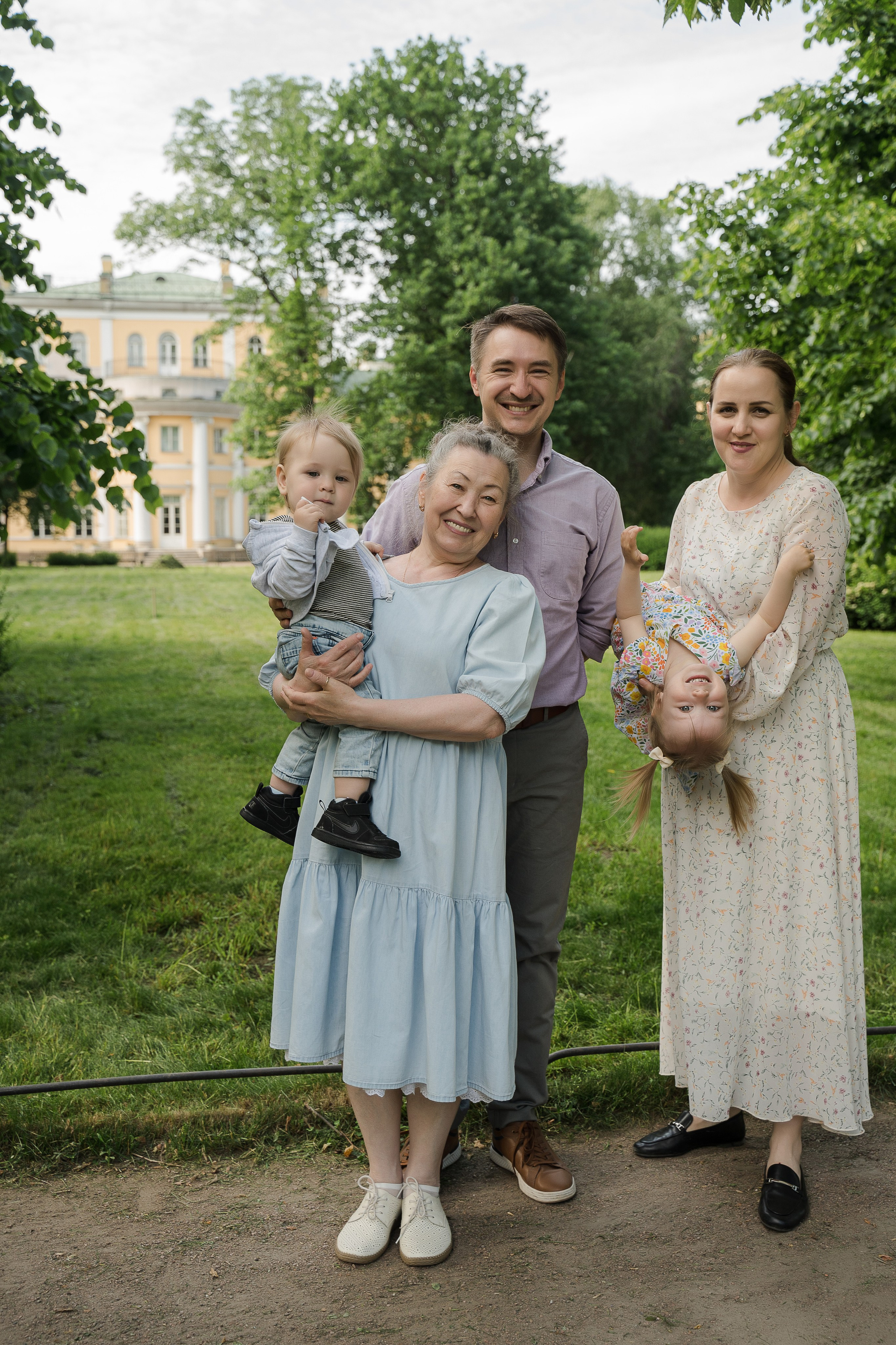 Семейная фотосессия в Санкт-Петербурге в Польском саду усадьбы Державина. Свадебный и семейный фотограф в Пушкине и Санкт-Петербурге Мария Филиппова