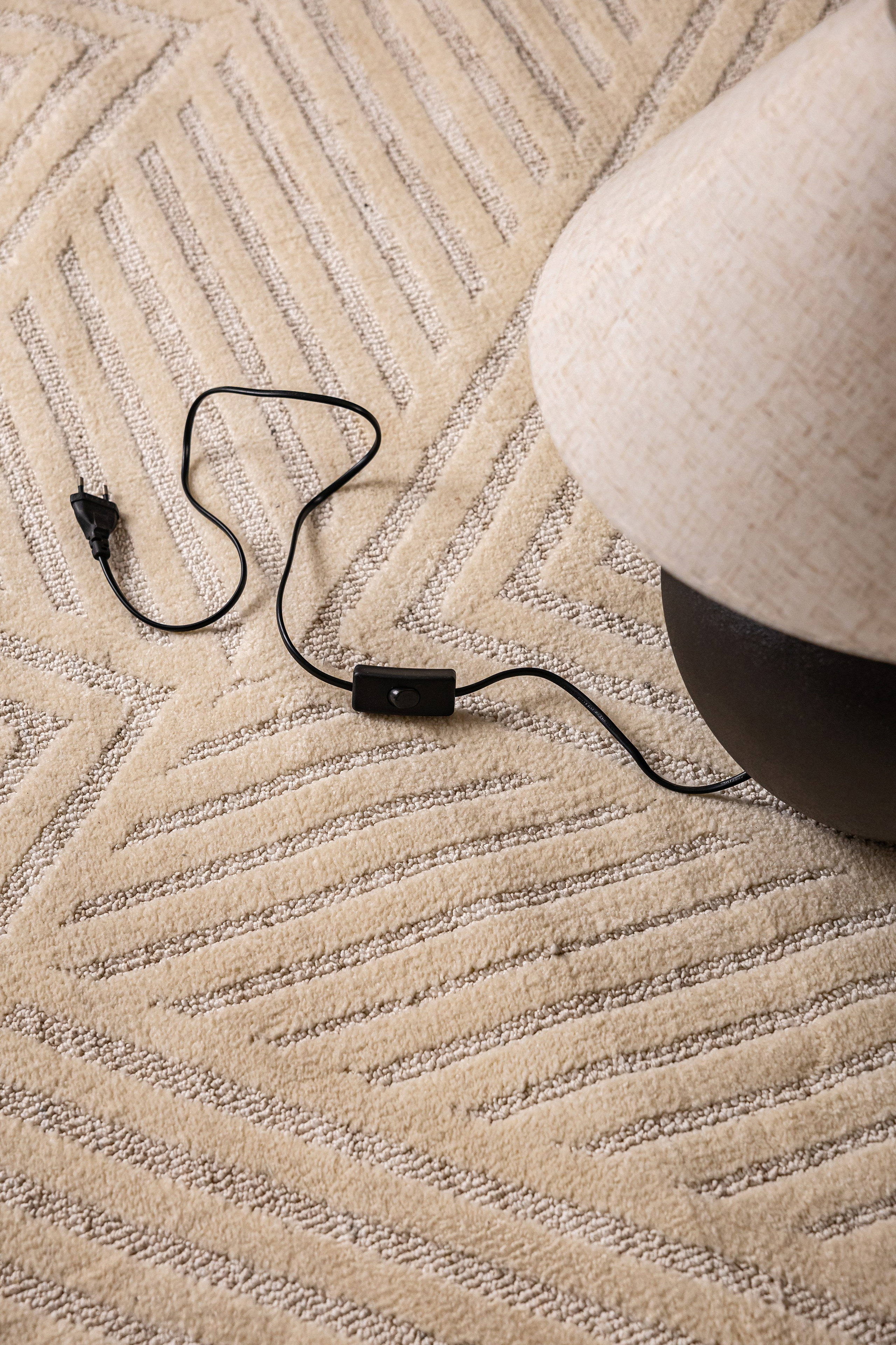 Ковры Decaro Rugs. L. Deco интерьерный салон. Краски/обои/лепной декор