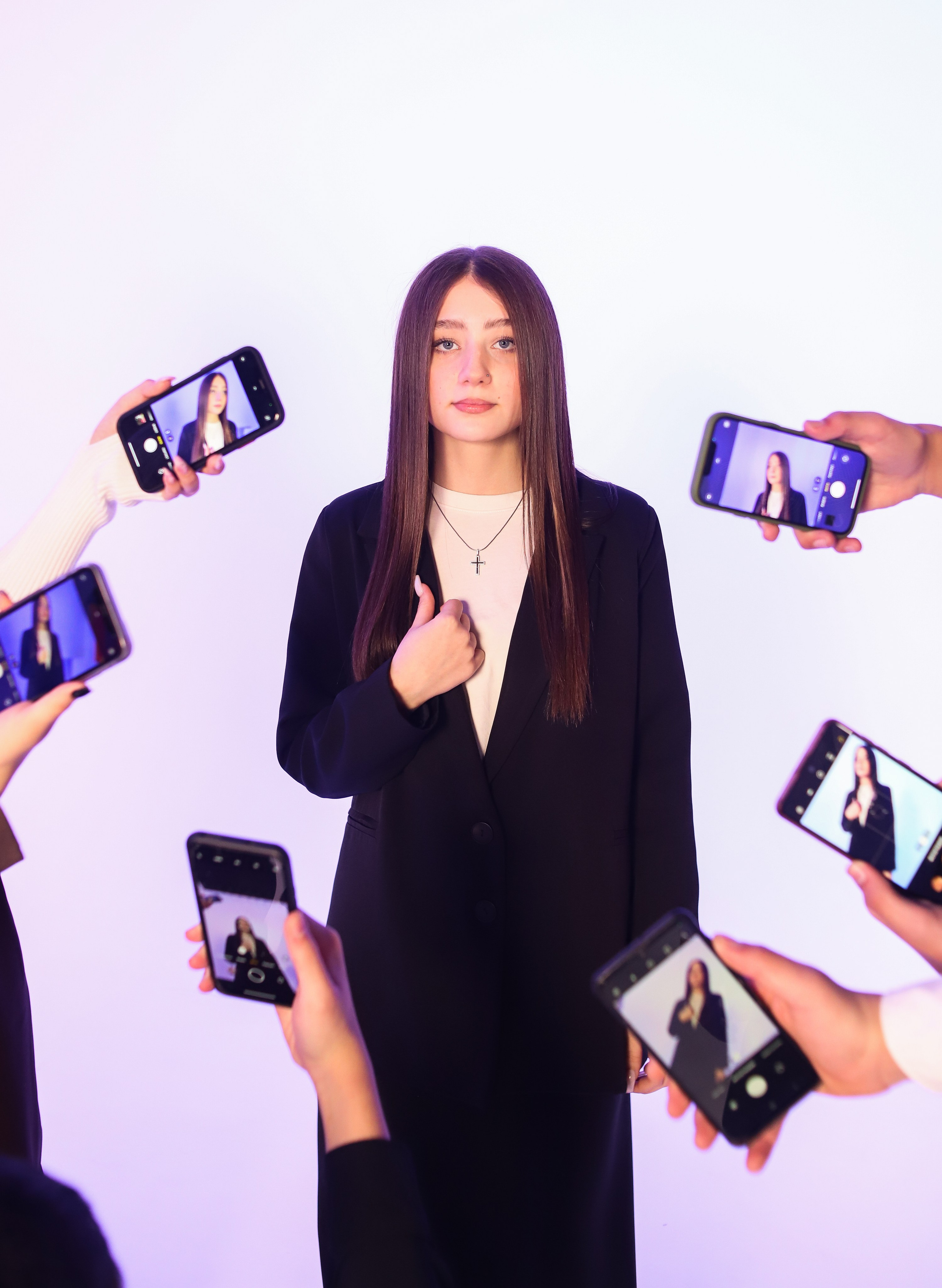 9 Класс в студии с неоном и белой циклорамой. Фотограф в Сургуте Брызгунова Анастасия