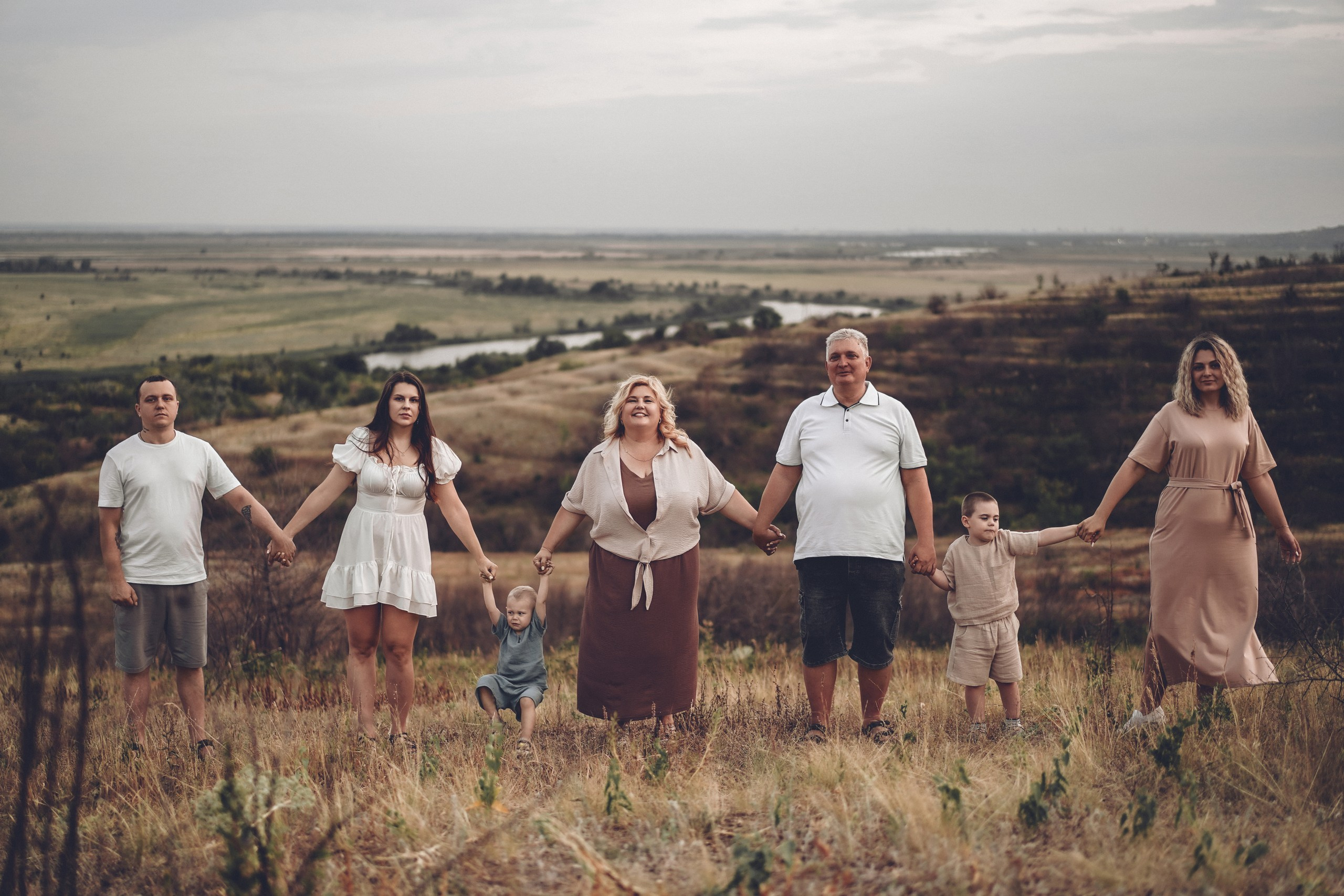 Уличная семейная фотосессия в Ростове-на-Дону. Фотограф Аксай, Новочеркасск. Свадебный фотограф в Ростове-на-Дону. Таинство Крещения и Венчания, семейные фотосессии. Алёна Чёботова