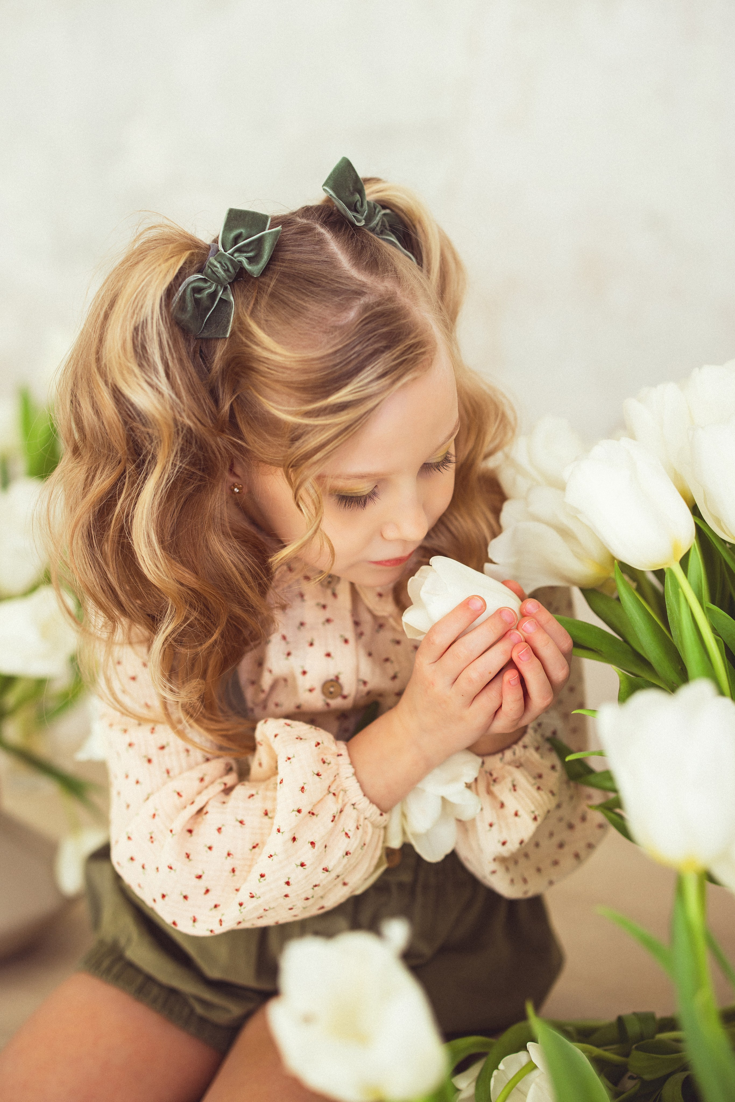 Фотосессия с белыми Тюльпанами, 2024 г. Семейный и детский фотограф в Краснодаре Анна Трашкова