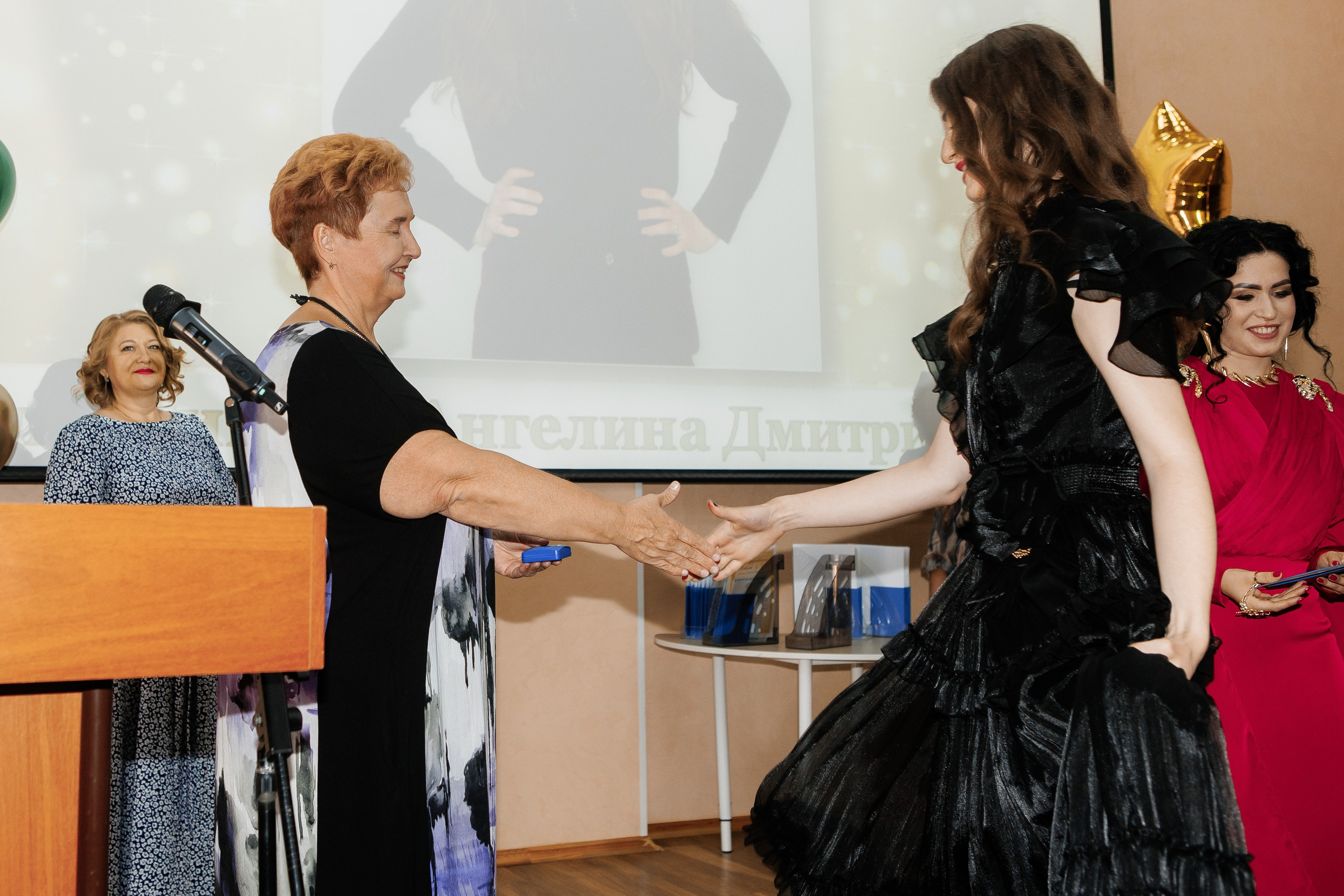 Выпускной Гимназия 12 2024 г. Свадебный и портретный Фотограф в Липецке Дмитрий Котюков