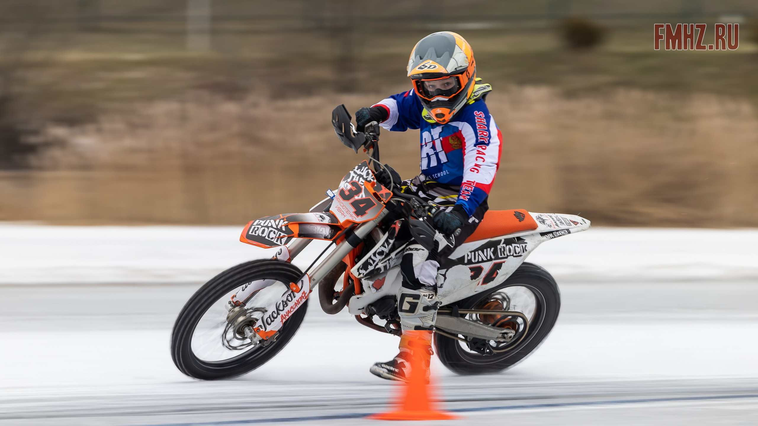 Первый этап Кубка МФР по мотокроссу на льду Большого Крылатского пруда в Москве. 8 февраля 2025 г. Фотограф Владимир Охрименко
