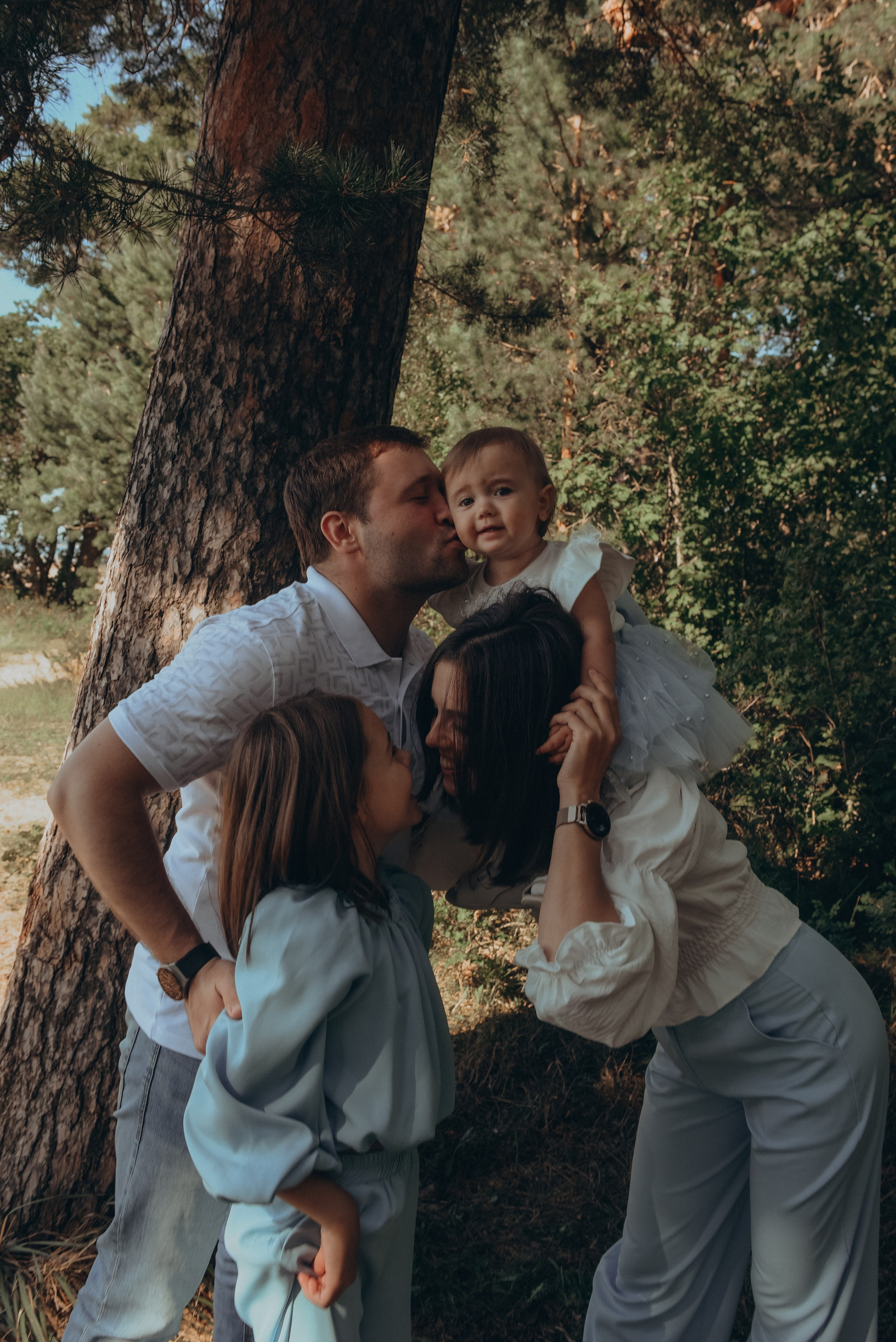 Семейная фотопрогулка на заливе. Алена Виталий Илона Ника. Семейный и свадебный фотограф в Санкт-Петербурге Яна