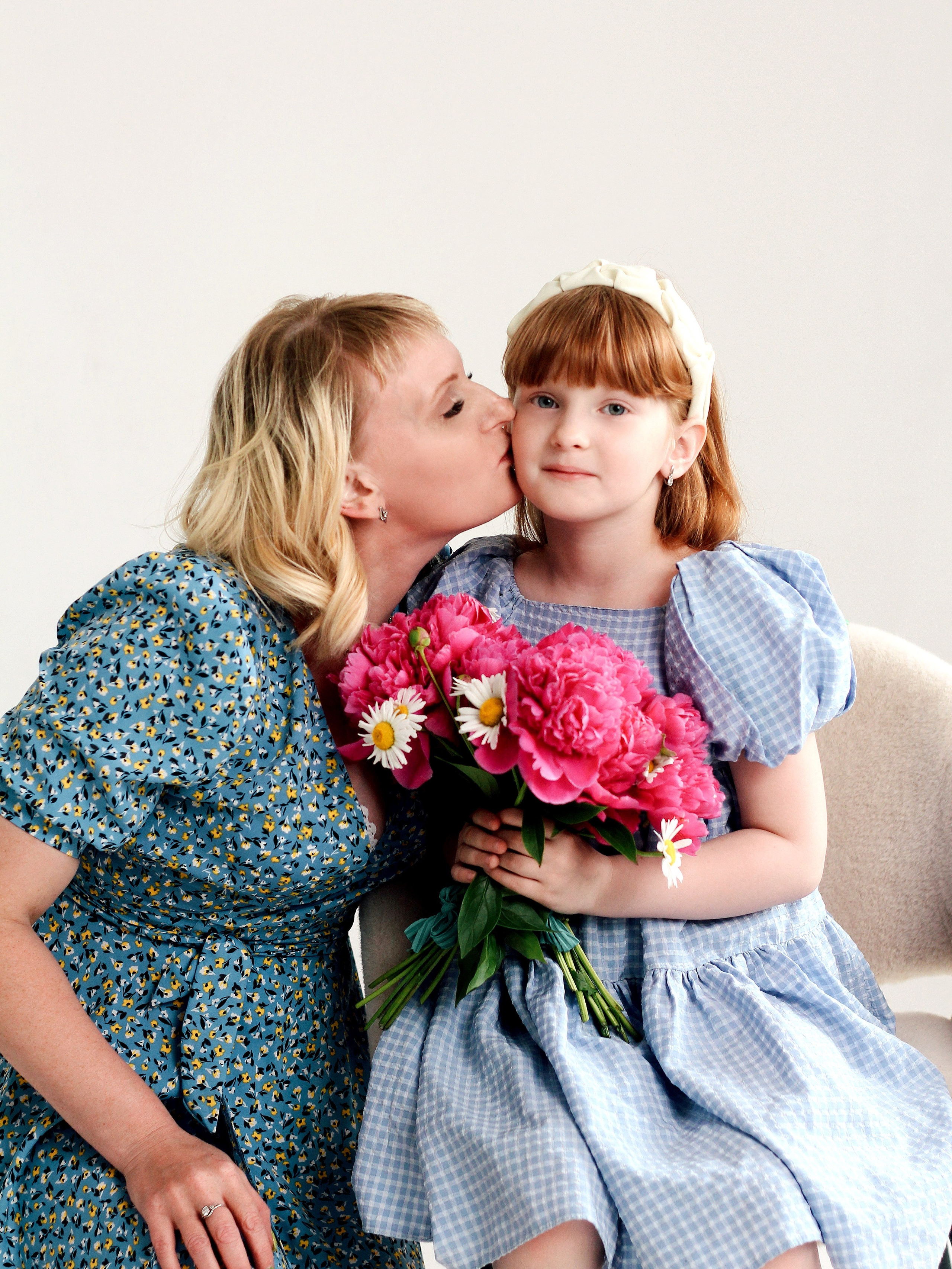 С пионами. Photography Eva