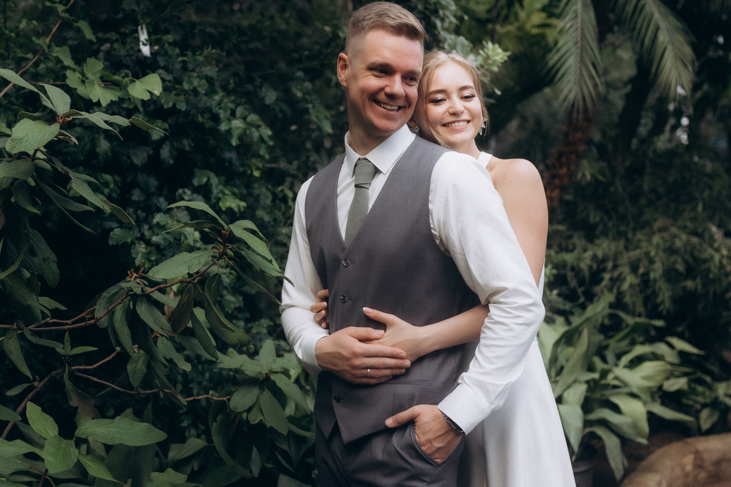 Свадебная фотосессия в Главном Ботаническом саду и в оранжерее. Свадебный фотограф в Москве Мария Крош