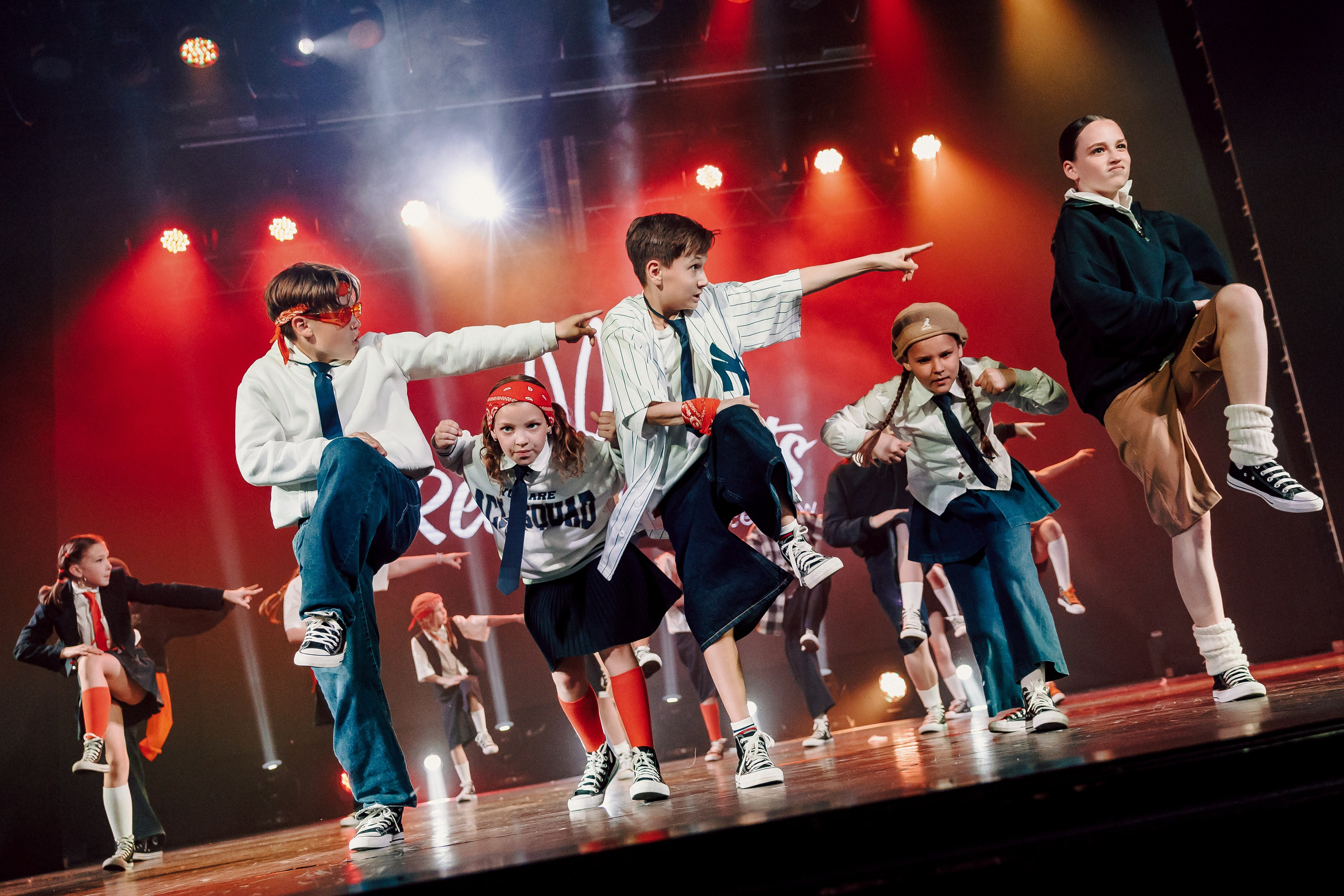 Отчётный концерт танцевальной школы «Red Rabbits» 2025. Лёшка Варзегов — фотограф