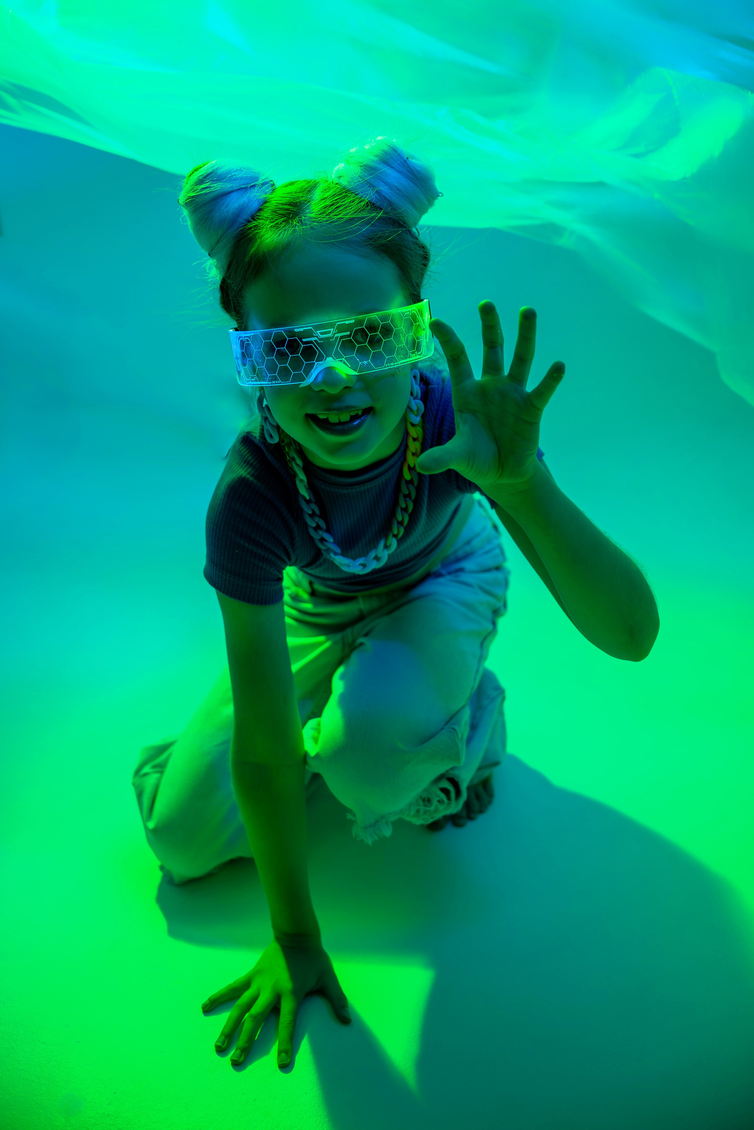 светящиеся очки в футуристическом стиле