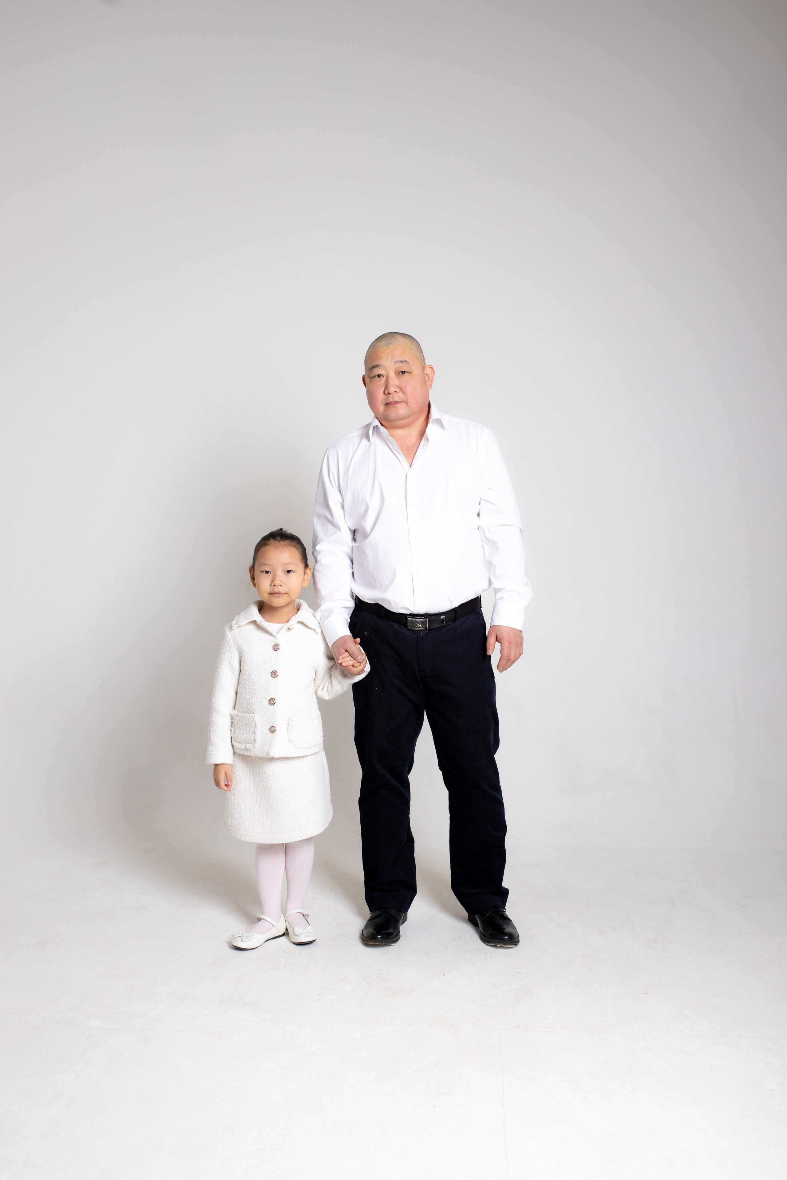 Семейная фотосессия на циклораме с импульсным светом. Фотограф в Железнодорожном и Балашихе