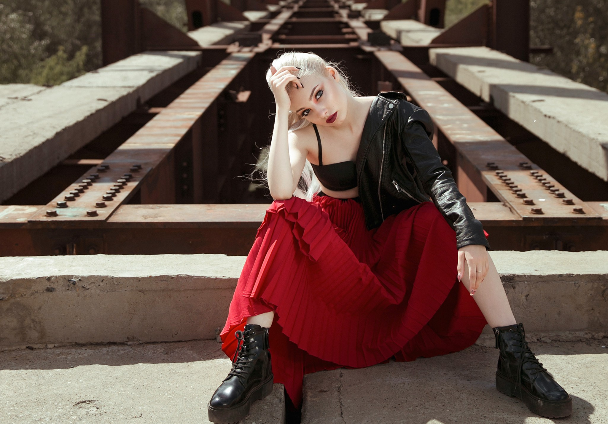 Фотосессия девушки возле моста. Свадебный и портретный фотограф в Санкт-Петербурге Надежда Чечулина