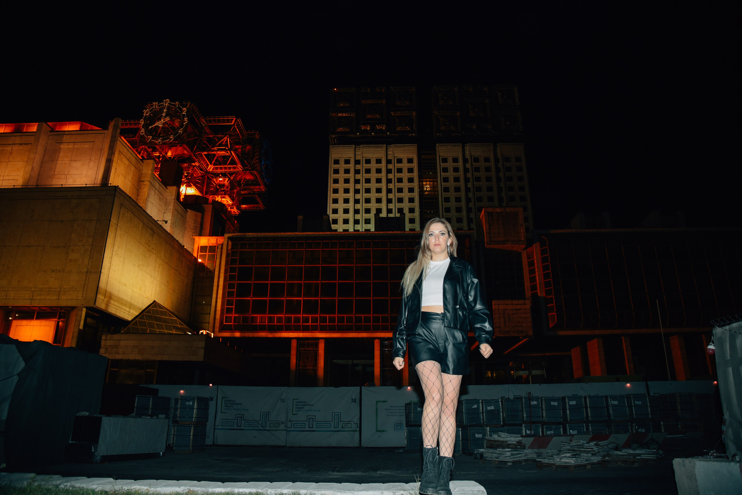 Крыша напротив Москва-Сити. Фотограф Лола Волна, город Москва