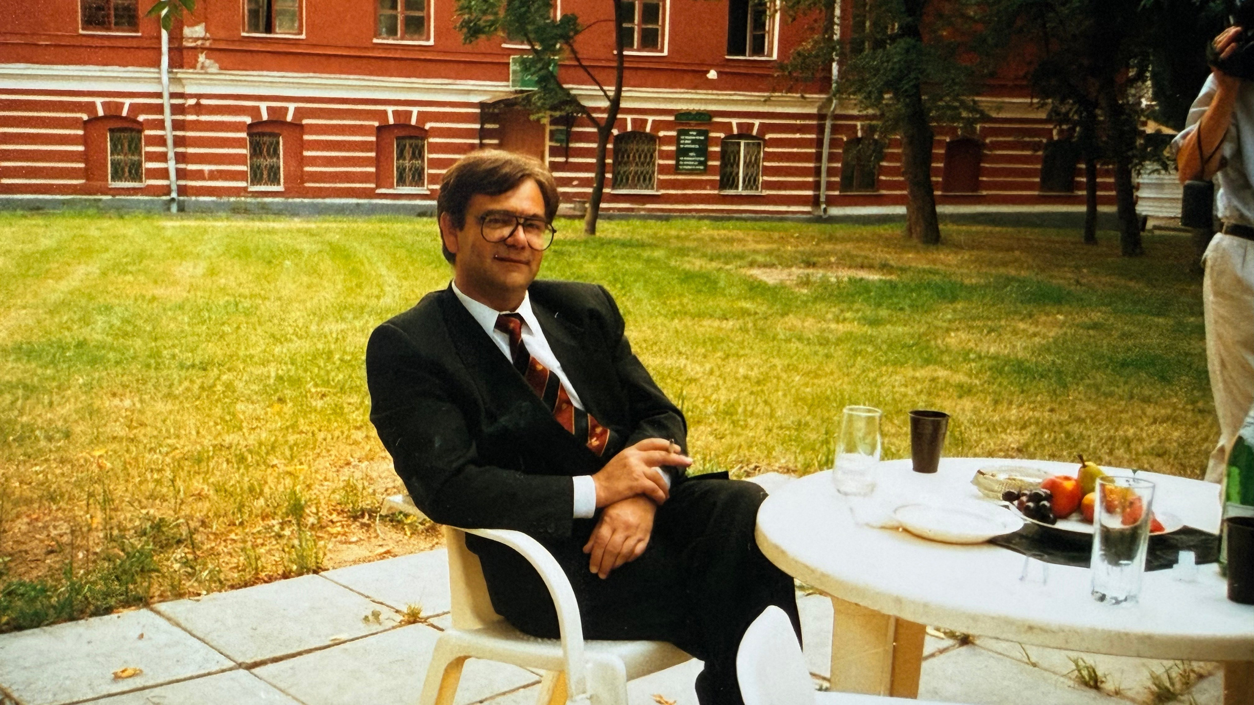 Об авторе. Художник Александр Захаров
