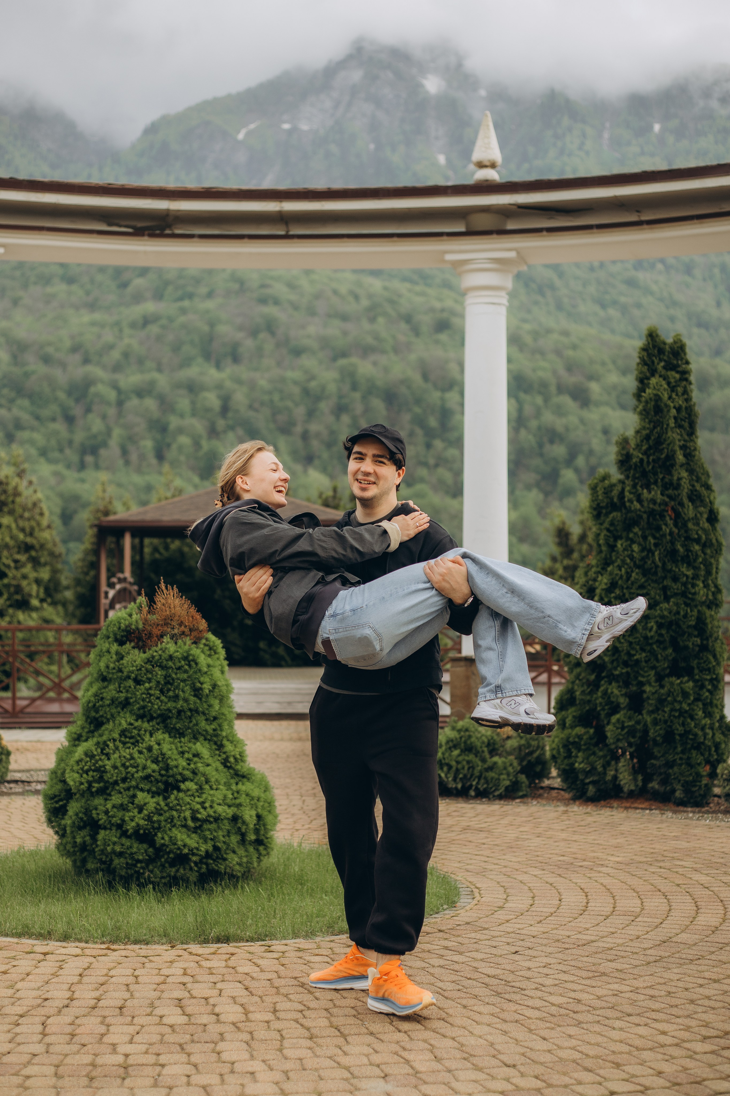 Фруктовый сад. Семейный и свадебный фотограф Сочи Адлер Сириус Красная поляна