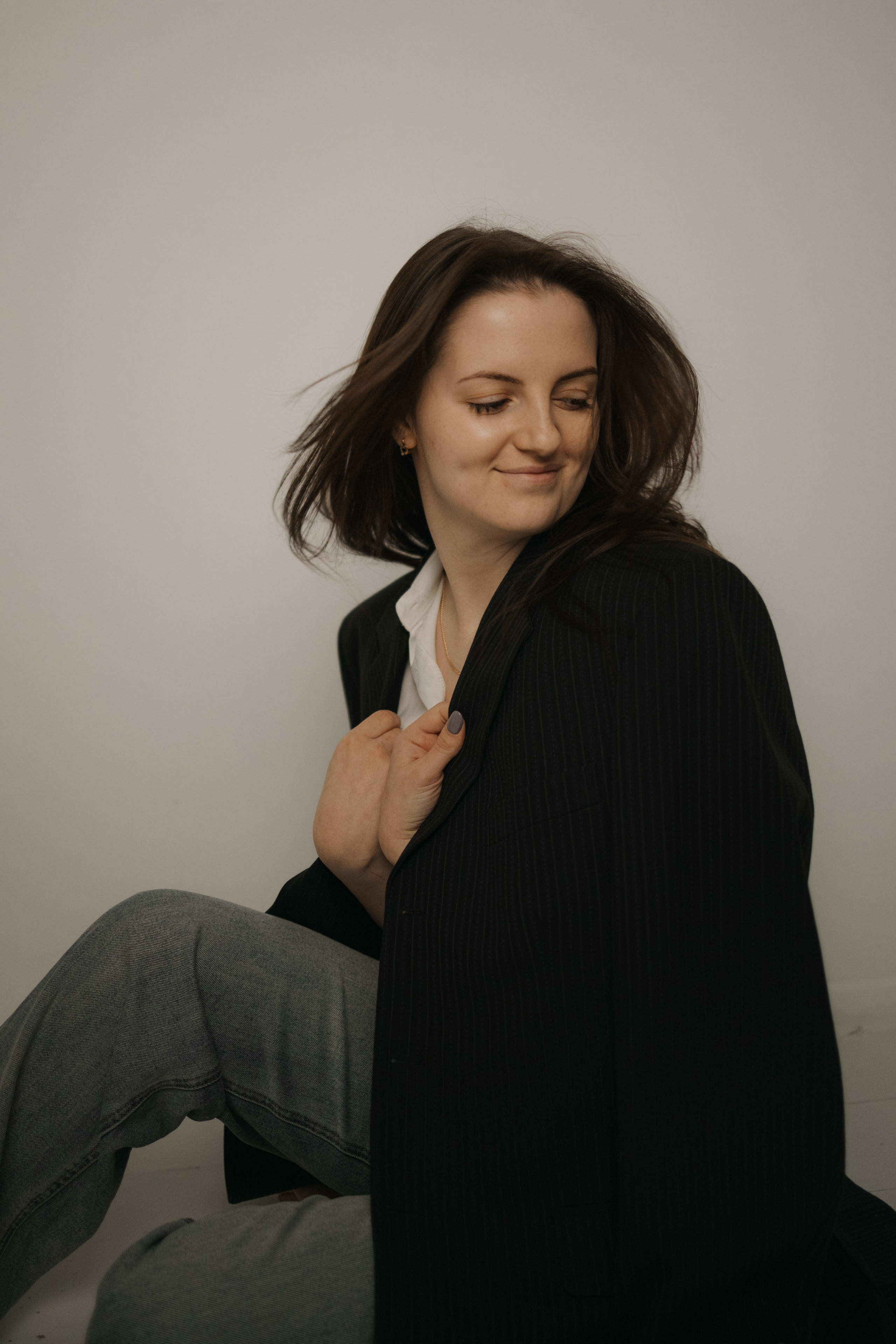 Студийная фотосессия для девушки в светлой студии. Фотограф Углич и Ярославль Ольга Тятюшкина