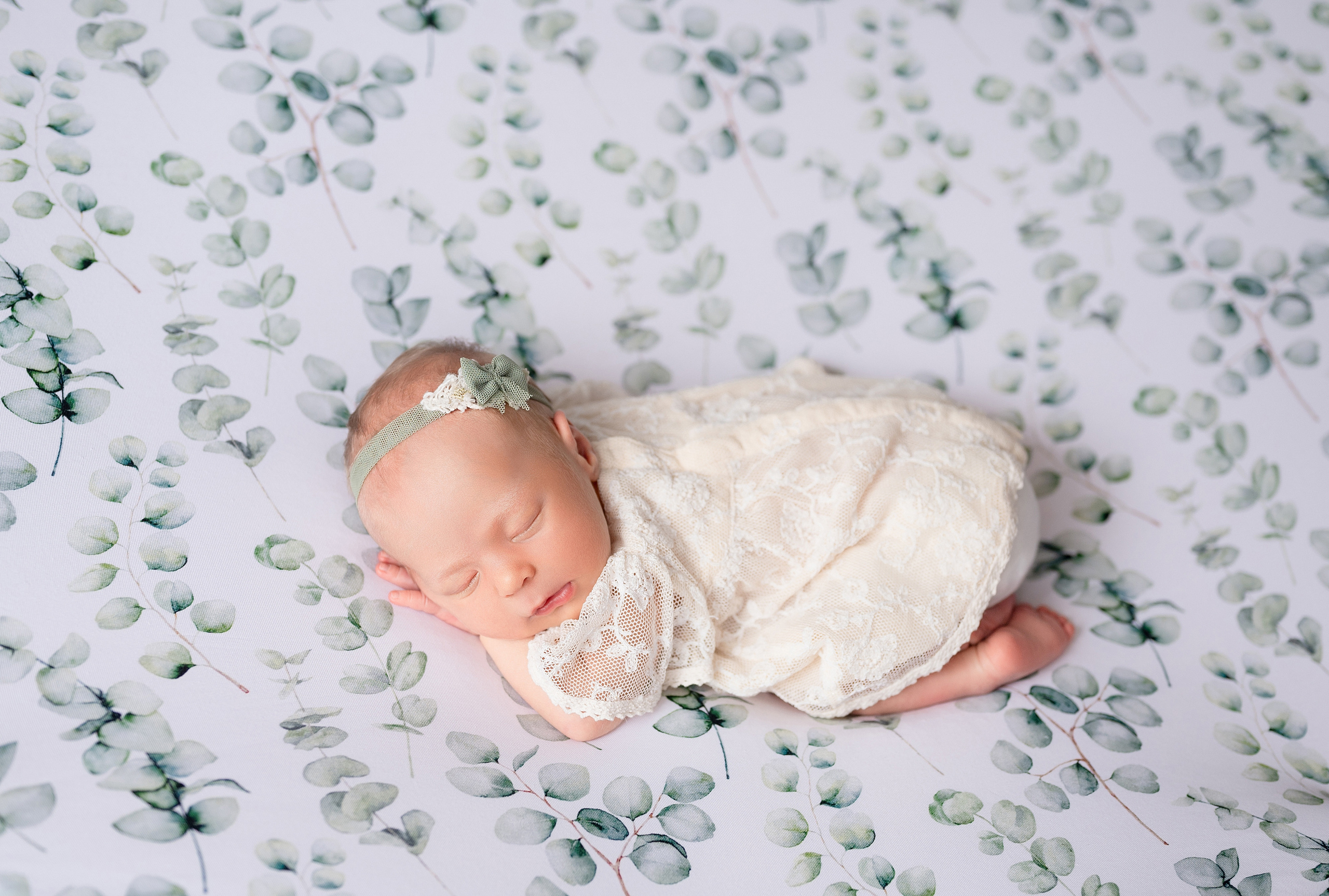 Малышка Ева. Один месяц. Первый месяц жизни. Детский и семейный фотограф в Красноярске. Фотосессии новорожденных малышей до 1 месяца