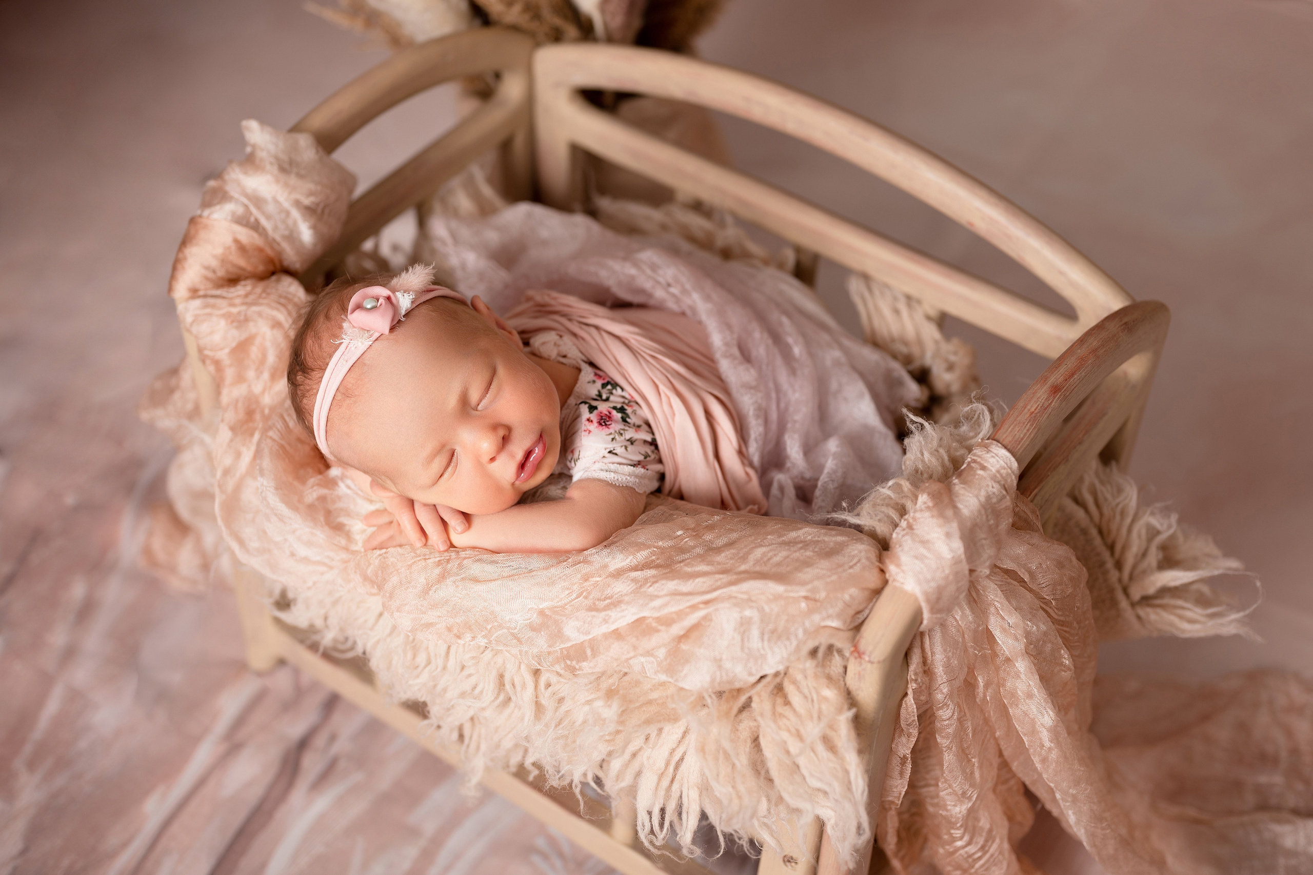 Малышка Ева. Один месяц. Первый месяц жизни. Детский и семейный фотограф в Красноярске. Фотосессии новорожденных малышей до 1 месяца