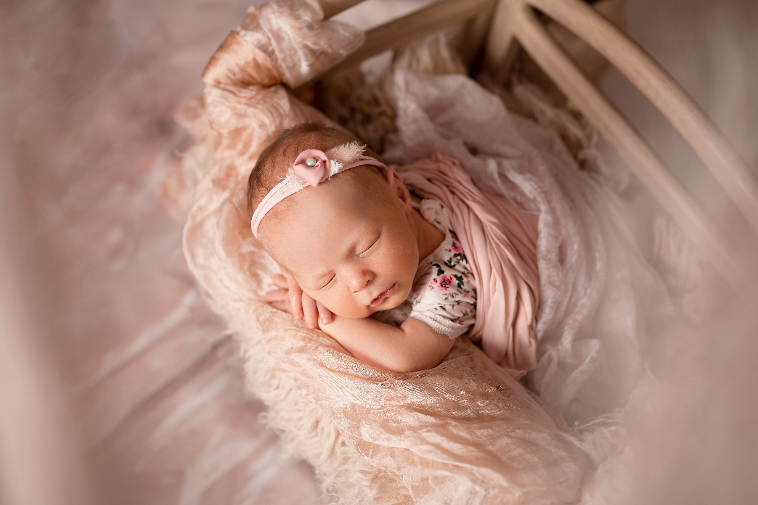 Малышка Ева. Один месяц. Первый месяц жизни. Детский и семейный фотограф в Красноярске. Фотосессии новорожденных малышей до 1 месяца