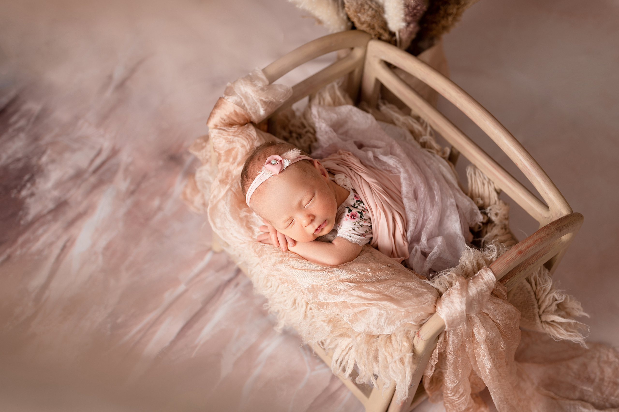 Малышка Ева. Один месяц. Первый месяц жизни. Детский и семейный фотограф в Красноярске. Фотосессии новорожденных малышей до 1 месяца
