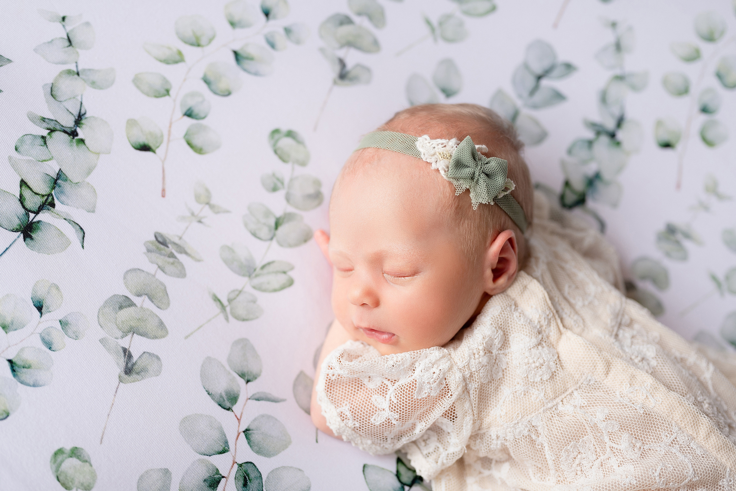 Малышка Ева. Один месяц. Первый месяц жизни. Детский и семейный фотограф в Красноярске. Фотосессии новорожденных малышей до 1 месяца