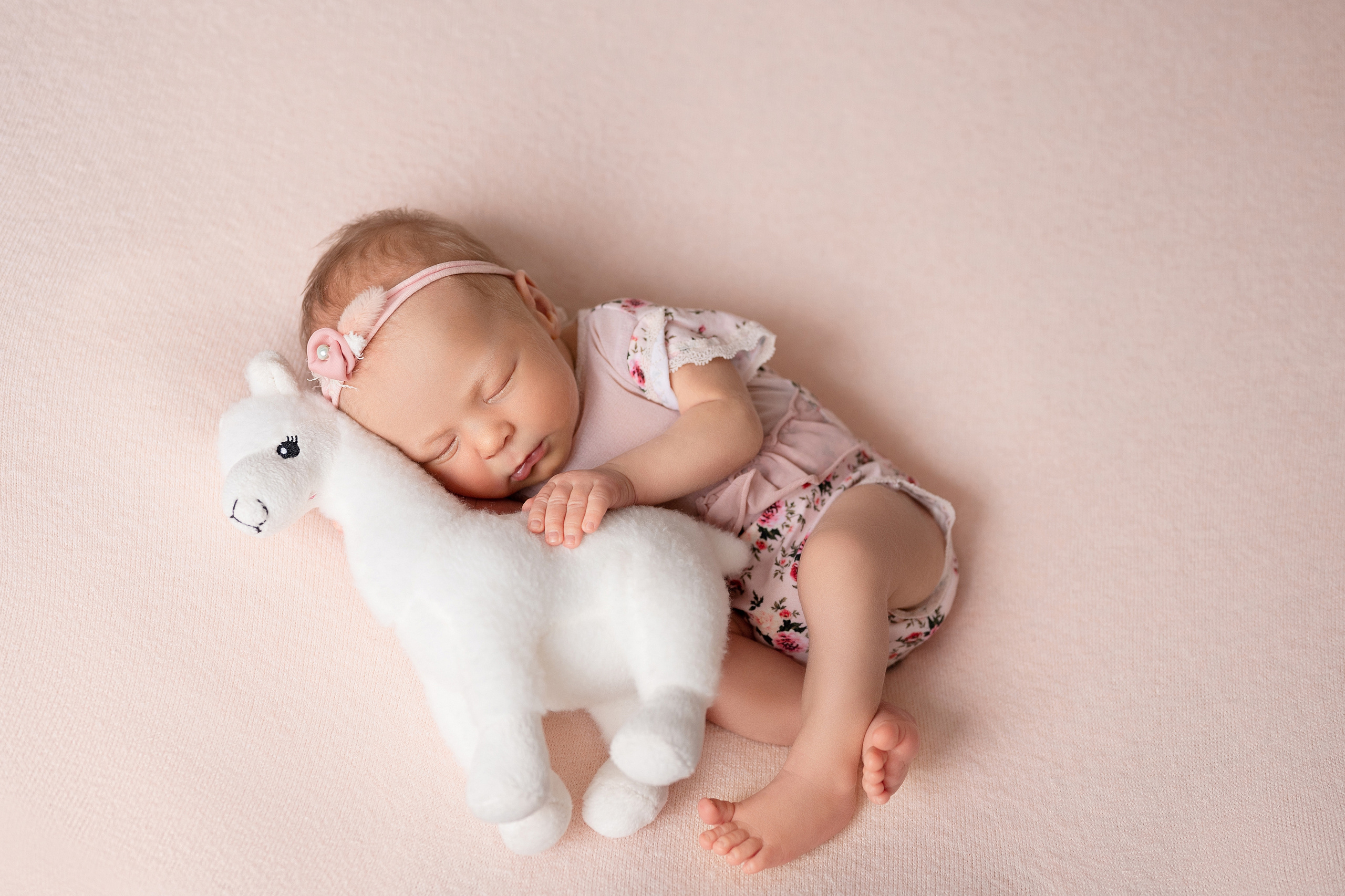 Малышка Ева. Один месяц. Первый месяц жизни. Детский и семейный фотограф в Красноярске. Фотосессии новорожденных малышей до 1 месяца