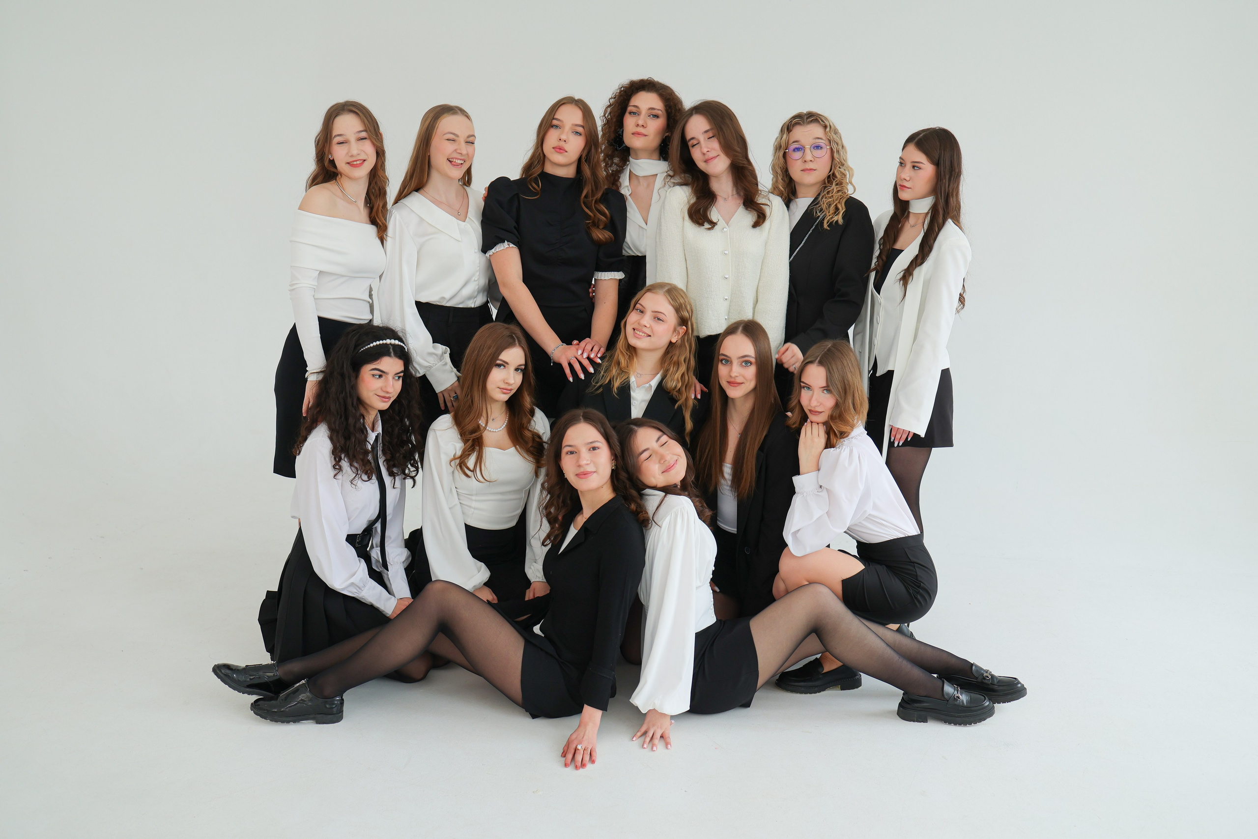 Циклорама 11 класс. Семейный фотограф Тюмень, фотограф на роды Салмина Мария