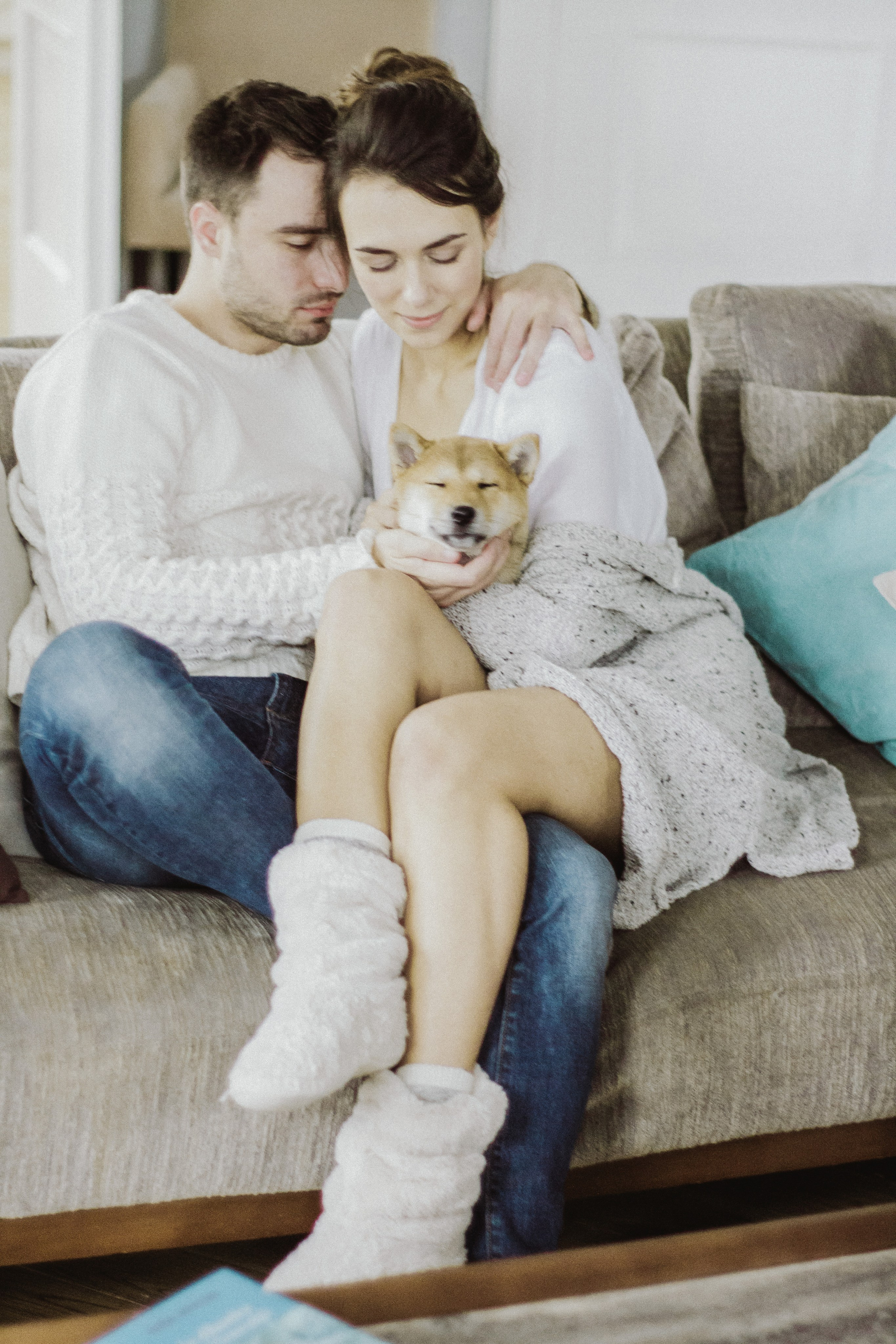 Уютная зимняя фотосессия для двоих дома