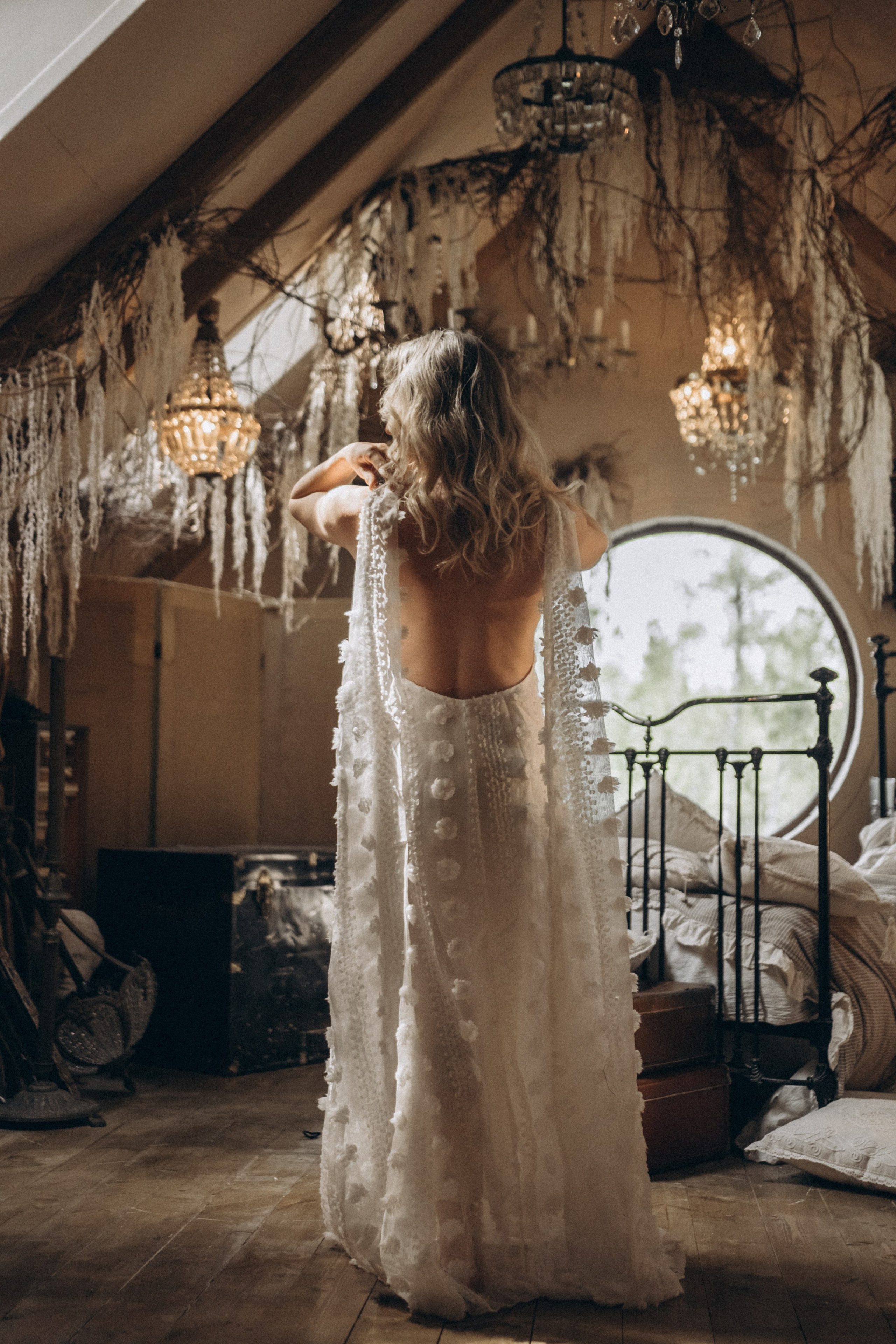 На заброшенном чердаке. Гаврилова Настя семейный фотограф lifestyle в Москве