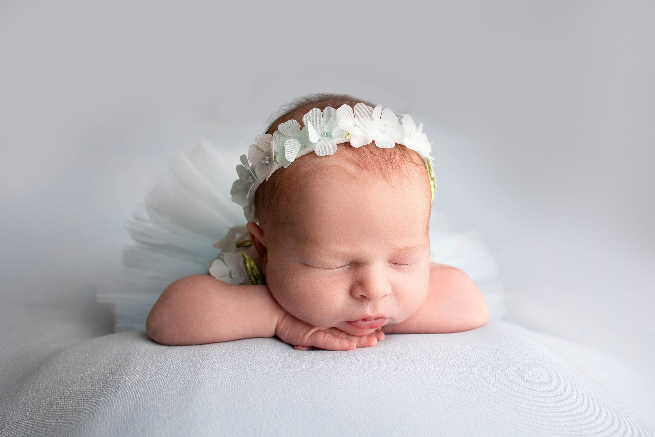 Нежная и милая фотосессия первых дней жизни Вашего ребенка в Минске. Фотограф новорождённых Минск — стоимость newborn фотосессии в Минске