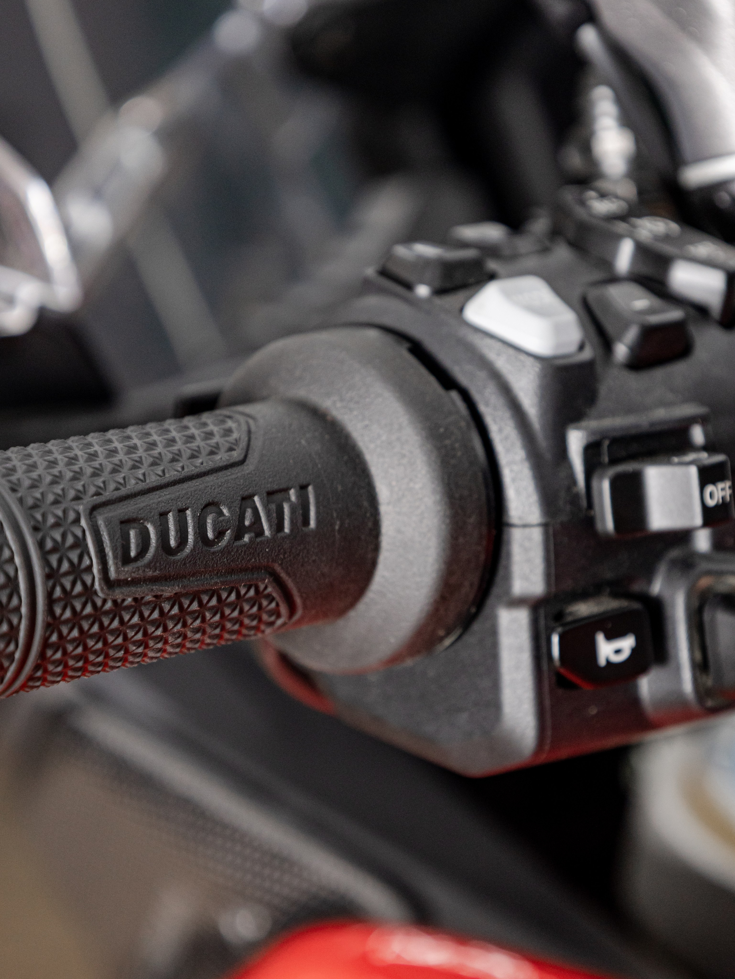 Фотосессия с мотоциклами и автомобилями. Предметный фотограф в Москве и Московской области