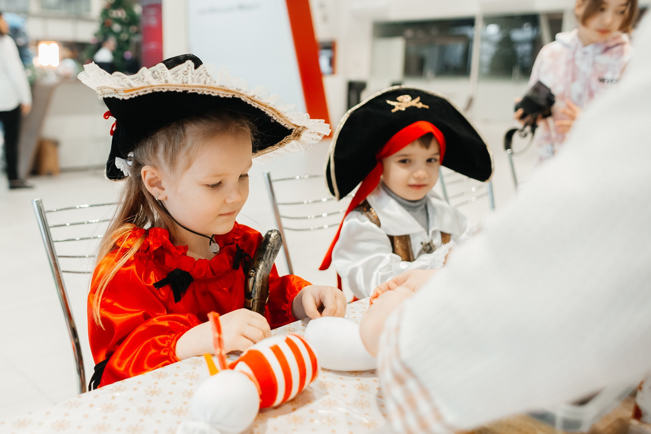 Детский мастер-класс в «Картель Авто» — «Студия чудес Алиса». Фотограф Кемерово | Сергей