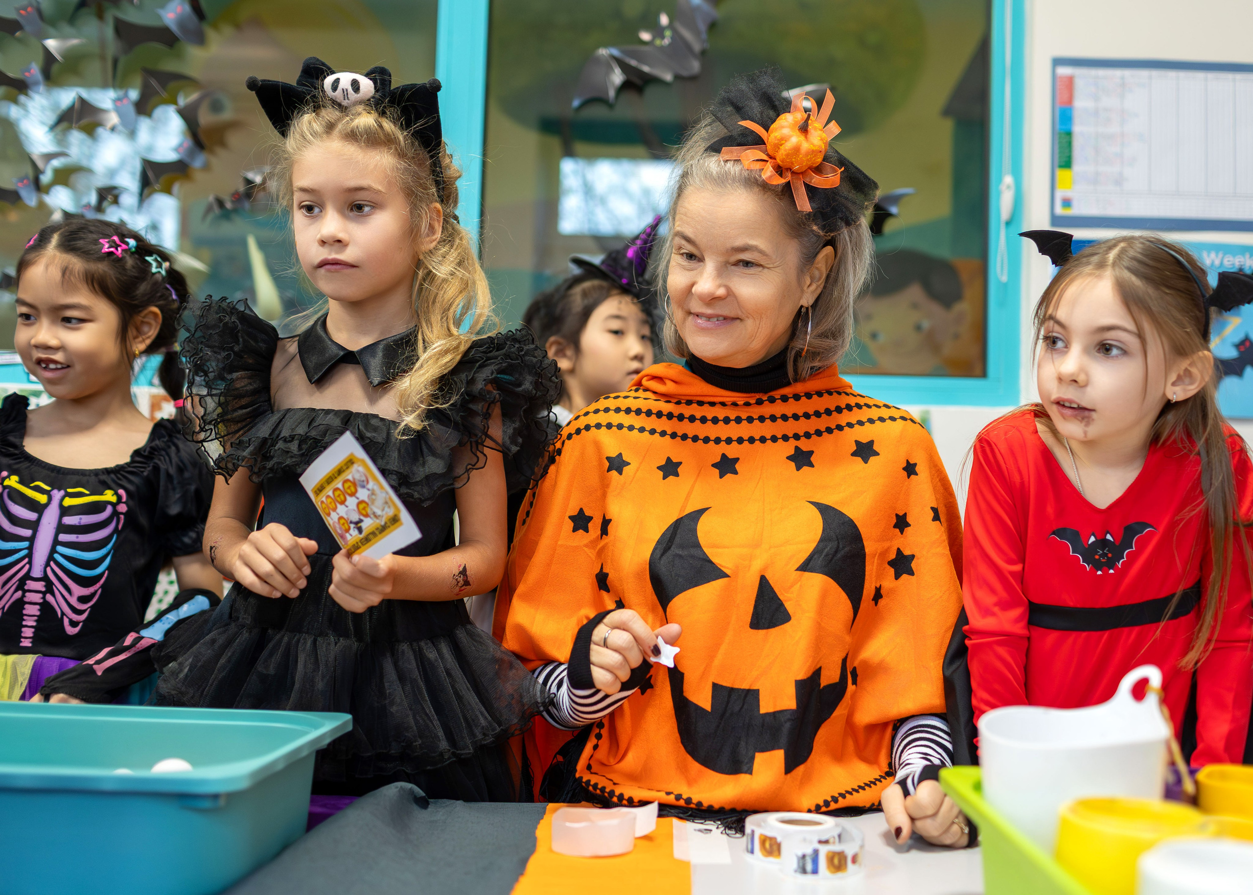 Halloween в начальной школе. Выпускные альбомы для школы и детского сада — школьный фотограф Подольск, Троицк, Щербинка, Москва