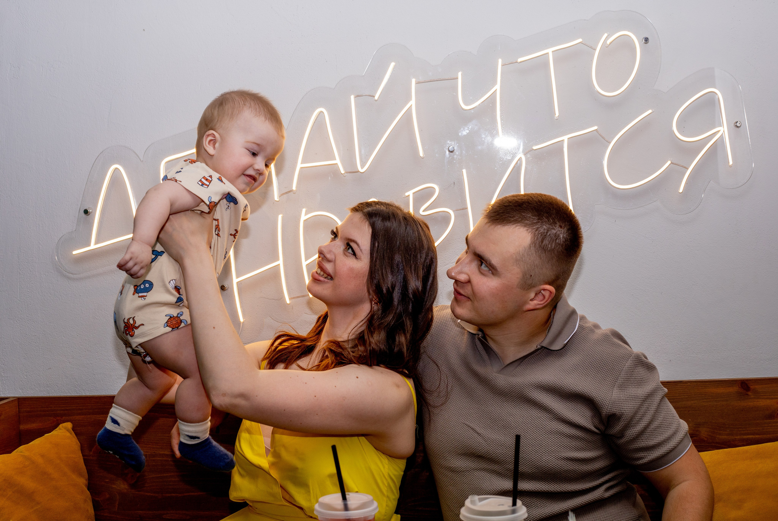 Фотосессия в кафе. Фотограф новорожденных в Екатеринбурге