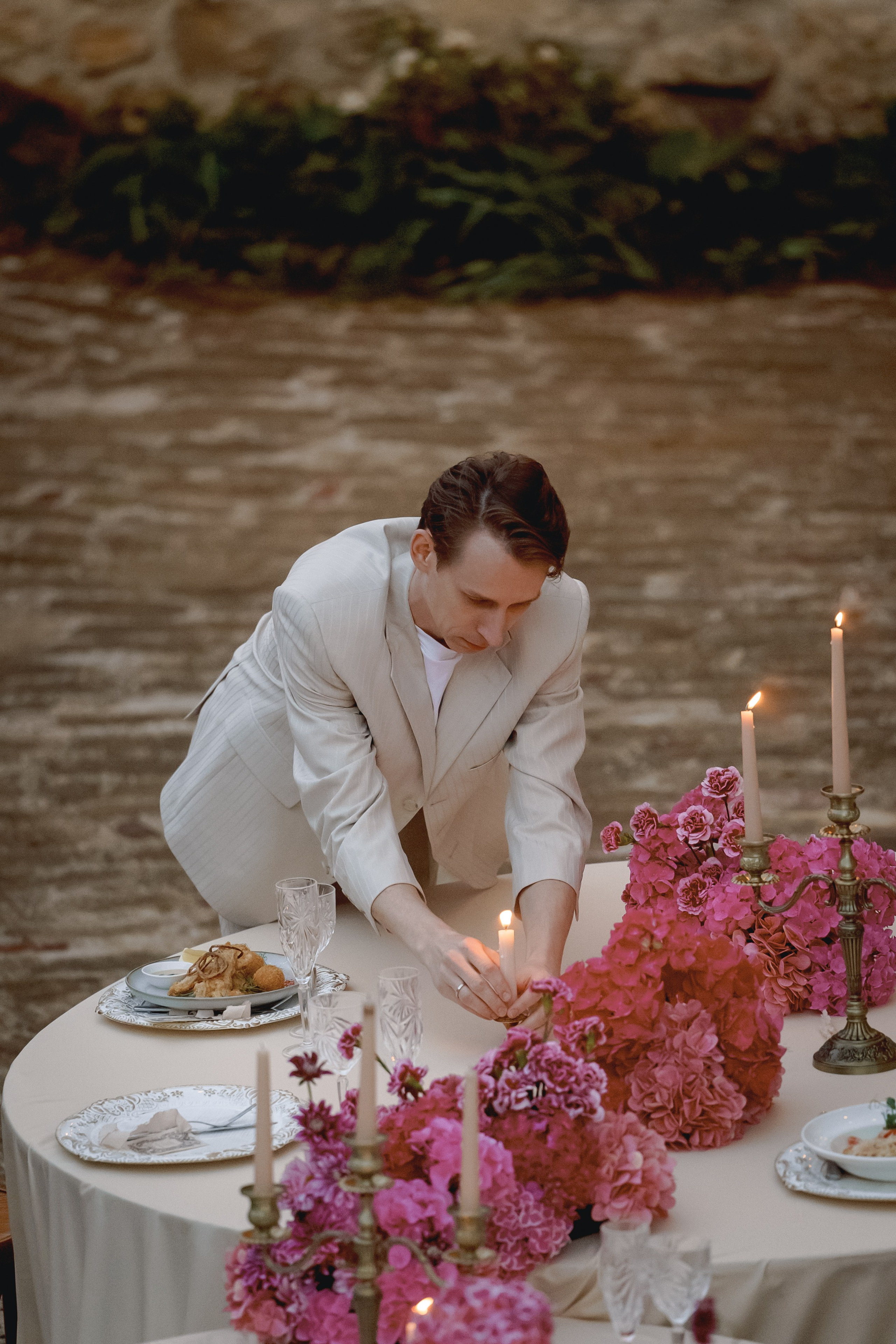 Свадебный ужин с гостями на винодельне Chateau Andre в Анапе