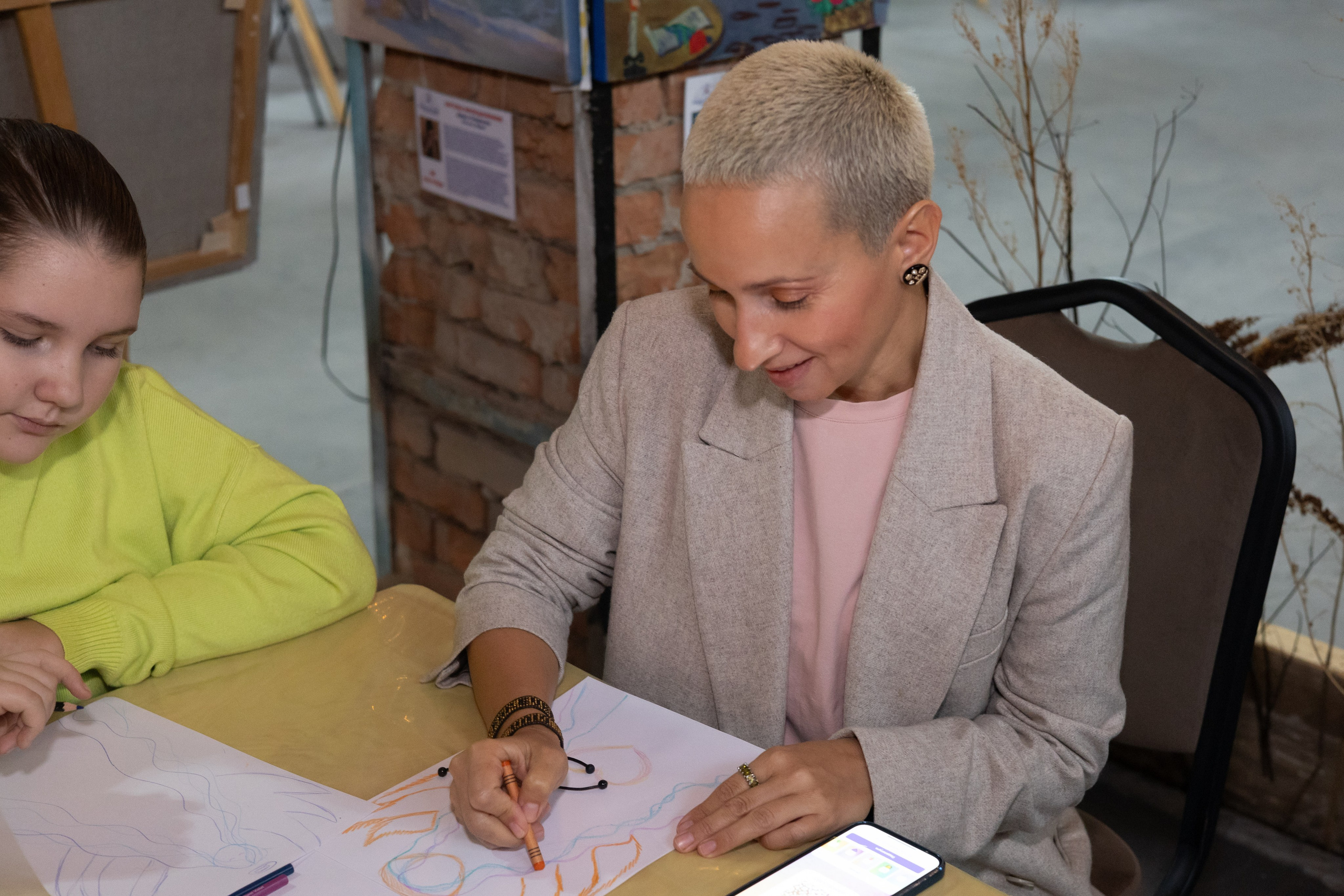 Выставка «АНГЕЛЫ МИРА». Фотограф Красноярск съемки лавстори, фотосессия в студии, портретная съемка, творческие фотосессии