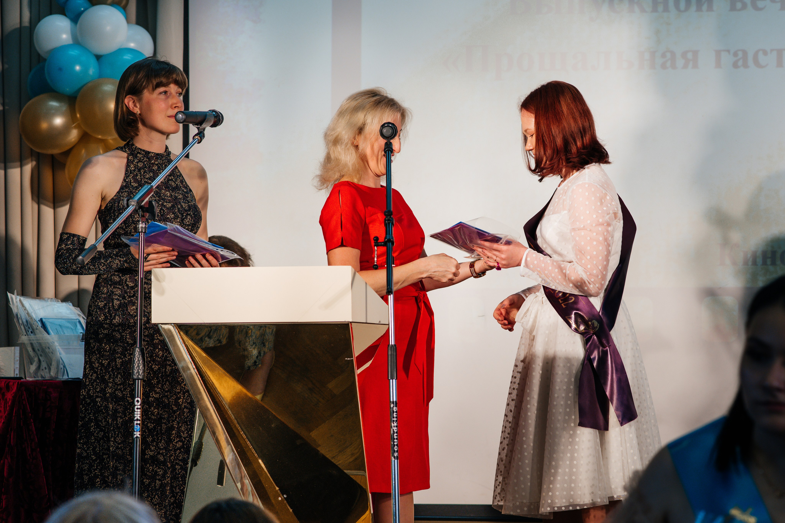 Вручение аттестатов. Выпускные альбомы в Подольске Москве и МО