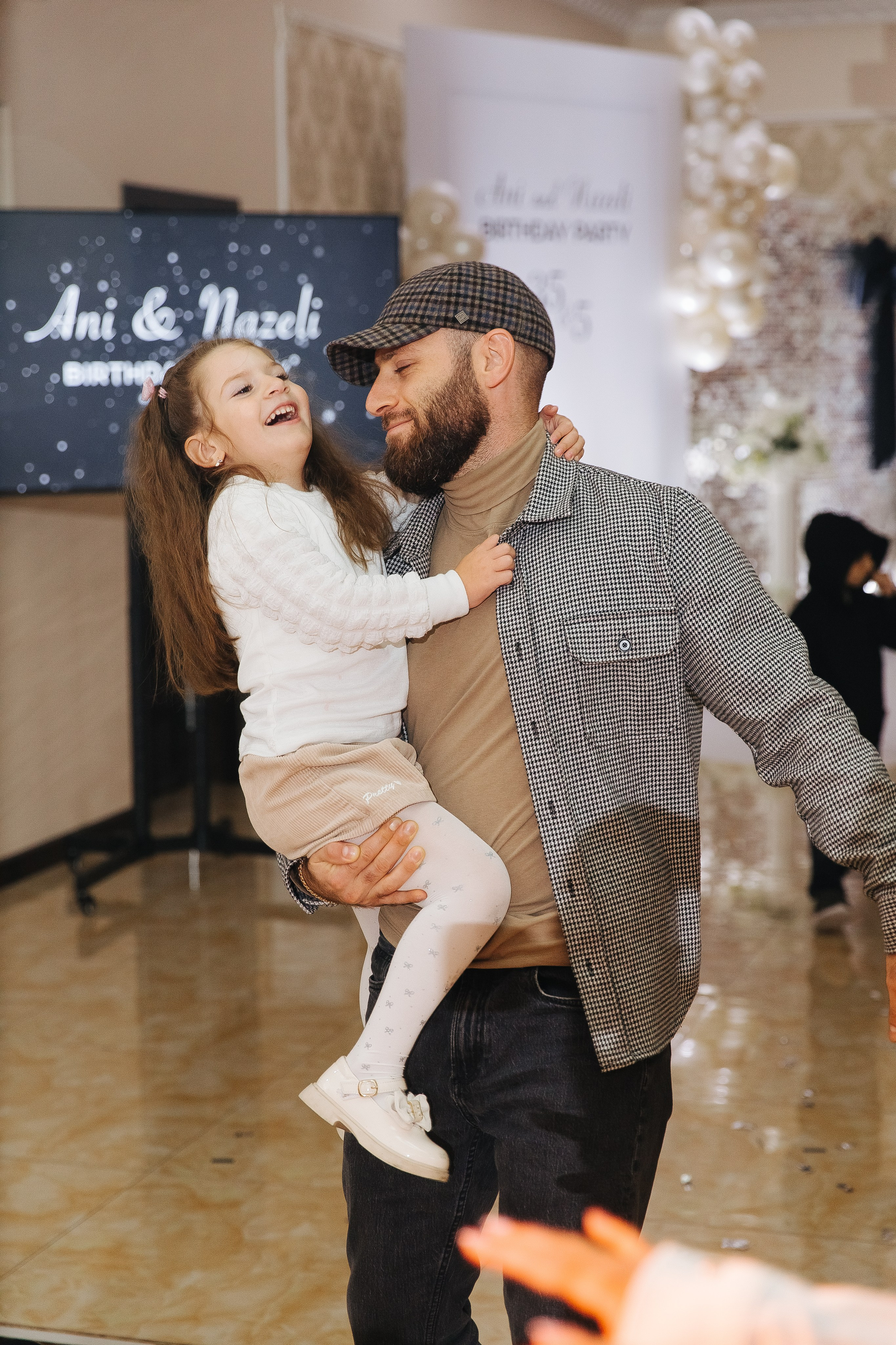 Ани и Назели. 35&5 День рождения, «Янтарь». Фотограф в Красноярске Надежда Воскресенская