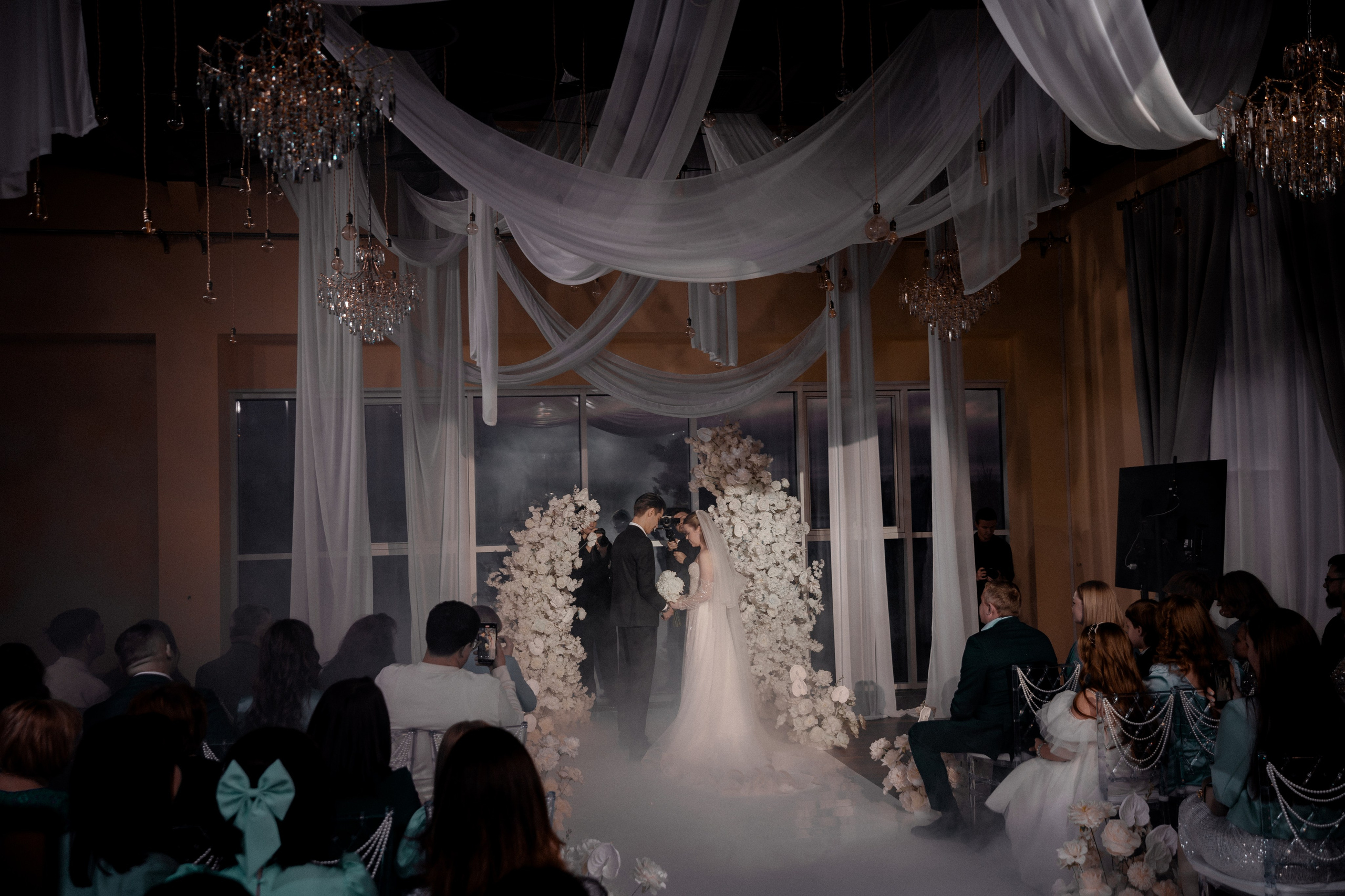 СВАДЕБНАЯ СЬЕМКА СБОРОВ В ОТЕЛЕ И ВЫЕЗД НА ЦЕРЕМОНИЮ (СНЯТО В СИБИРЕ В НИЖНЕВАРТОВСКЕ). Профессиональный фотограф, Санкт-Петербург — Виктория Богомолова