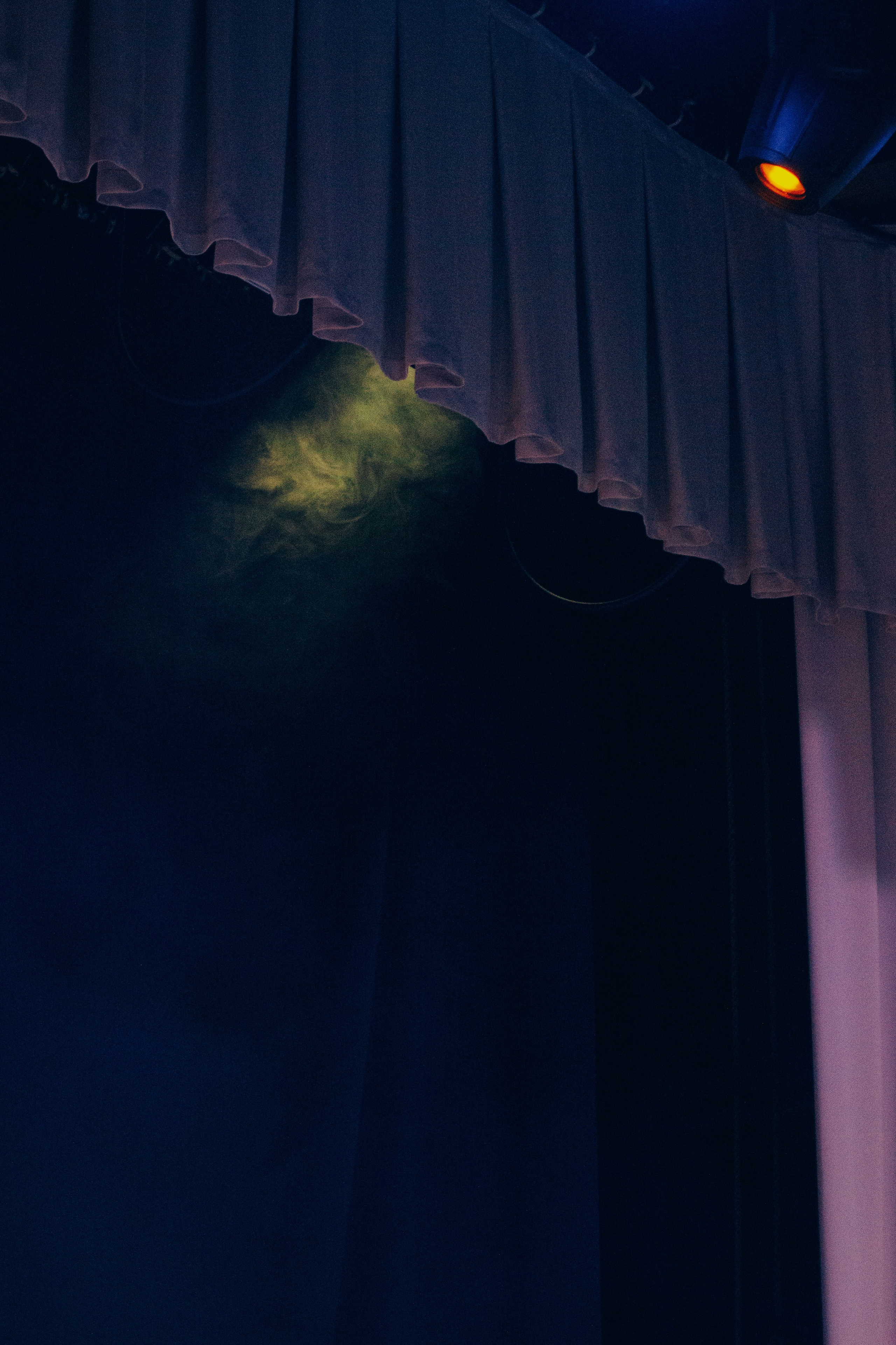 Сцена Народного дома. Фотограф Настя | Экспедиции и лайфстайл