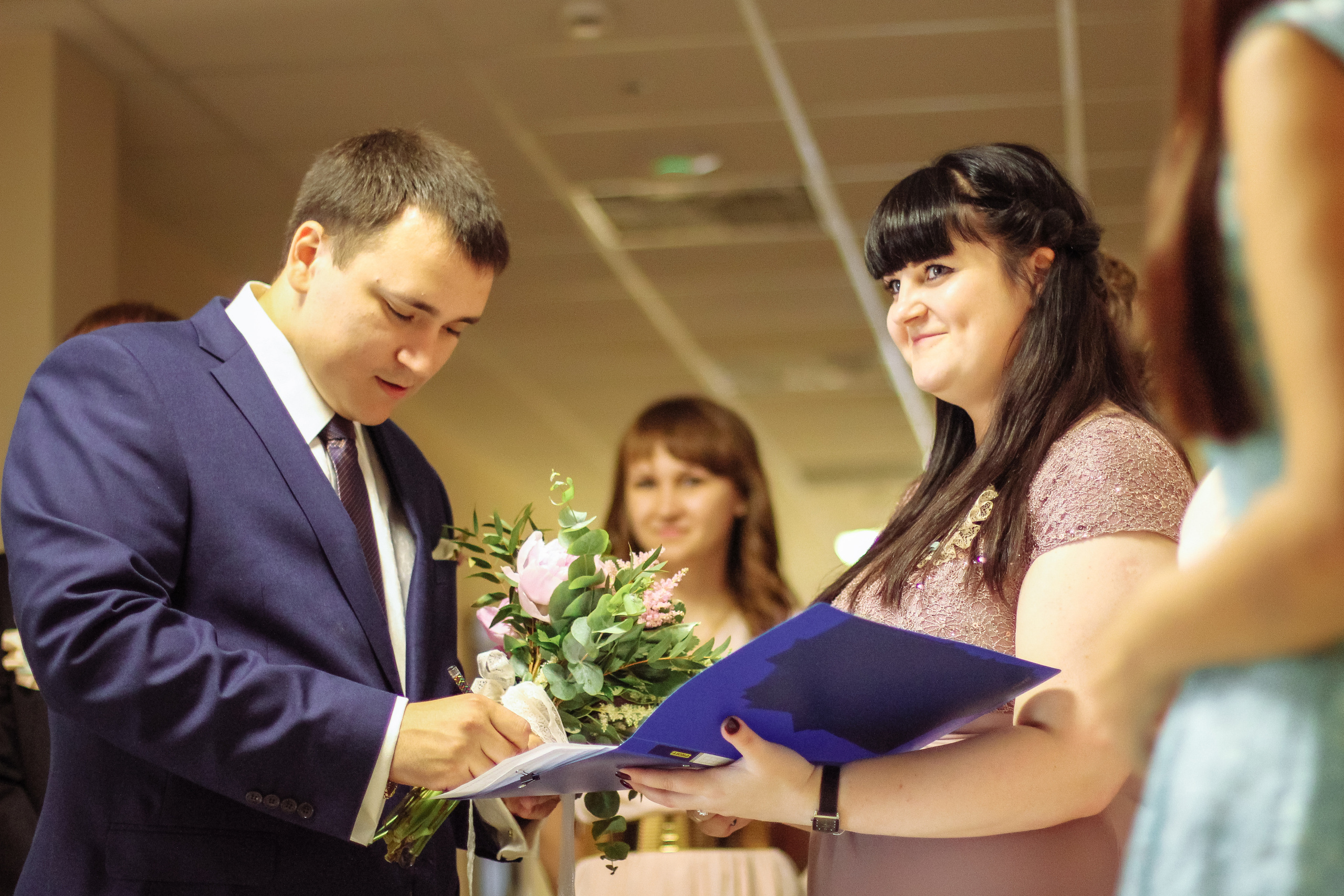 Свадебная съемка. Семейный свадебный интерьерный фотограф Тверь Санкт- Марина Свистунова