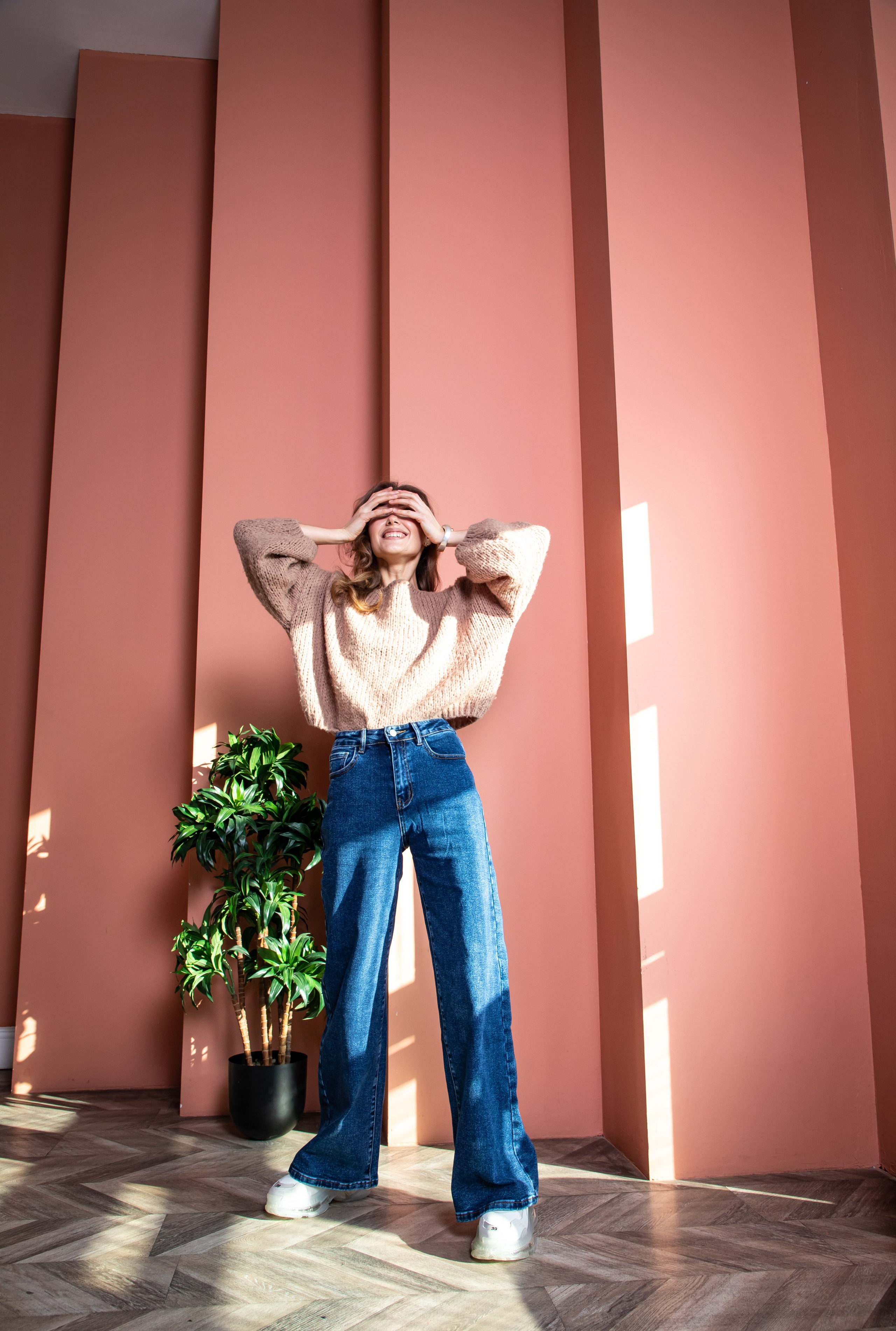 Фотосъемка для маркетплейсов с моделью в Москве и Московской области. Фотостудия в Москве LUXARTPHOTO