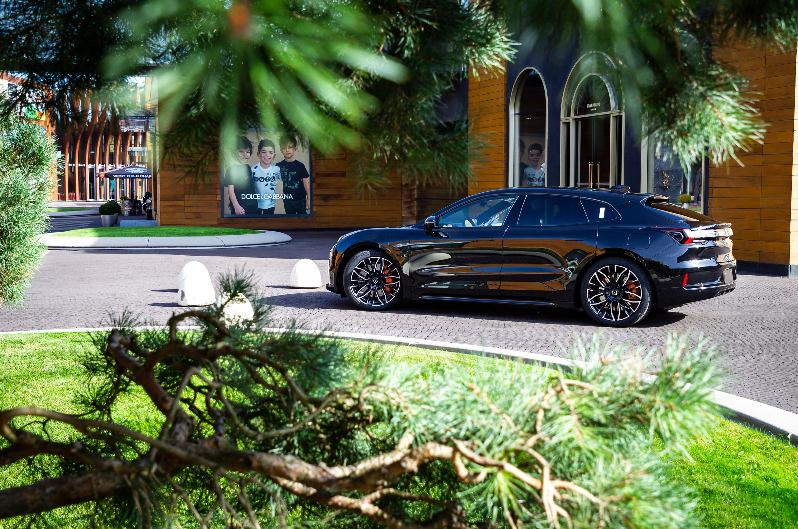 Профессиональная фотосъемка автомобилей в Москве и Московской области. Фотостудия в Москве LUXARTPHOTO