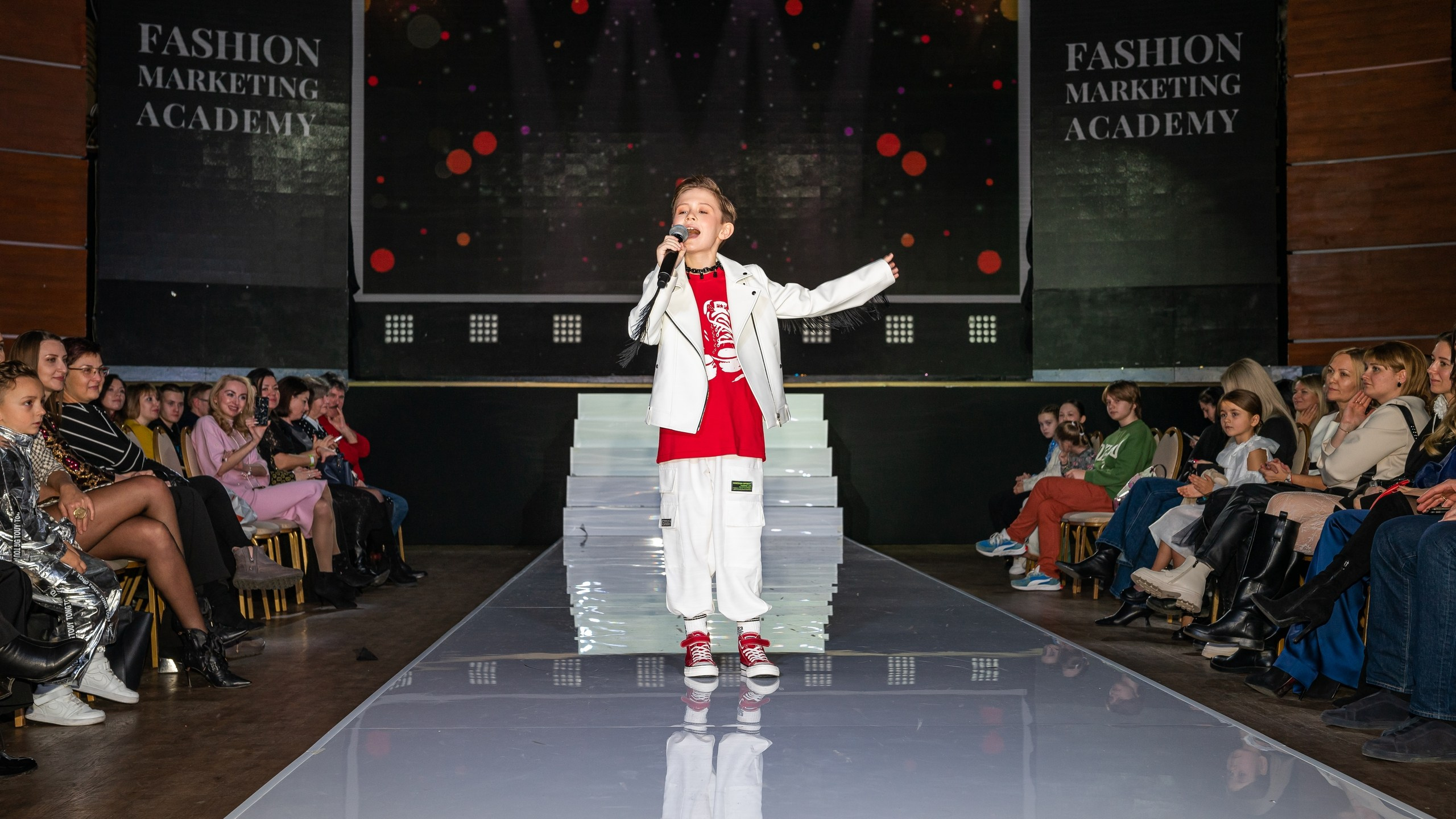 Модельный показ. Контент-фотограф в Москве Тима Забабурин