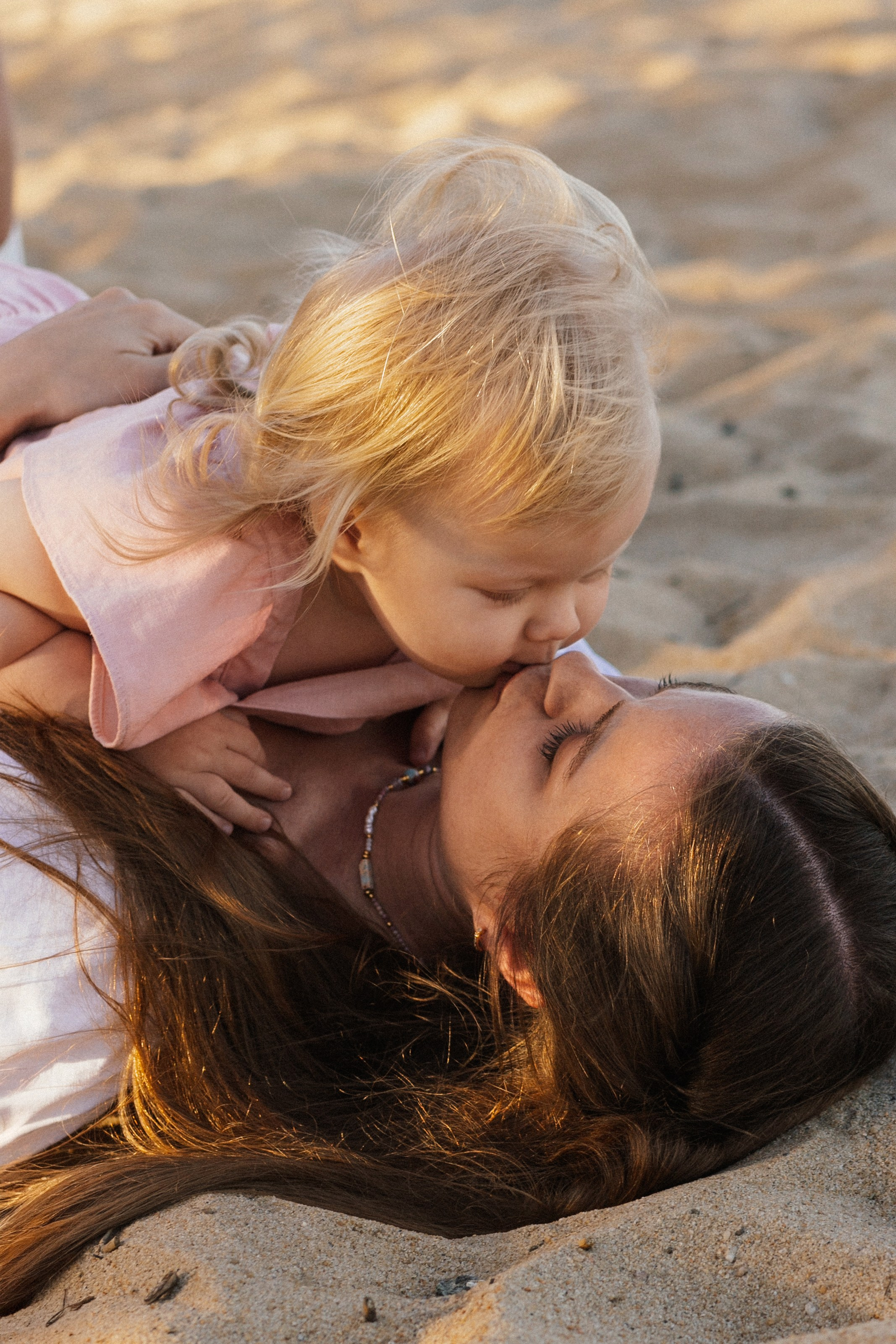 Вика и Влад с Соней на пляже. Главная
