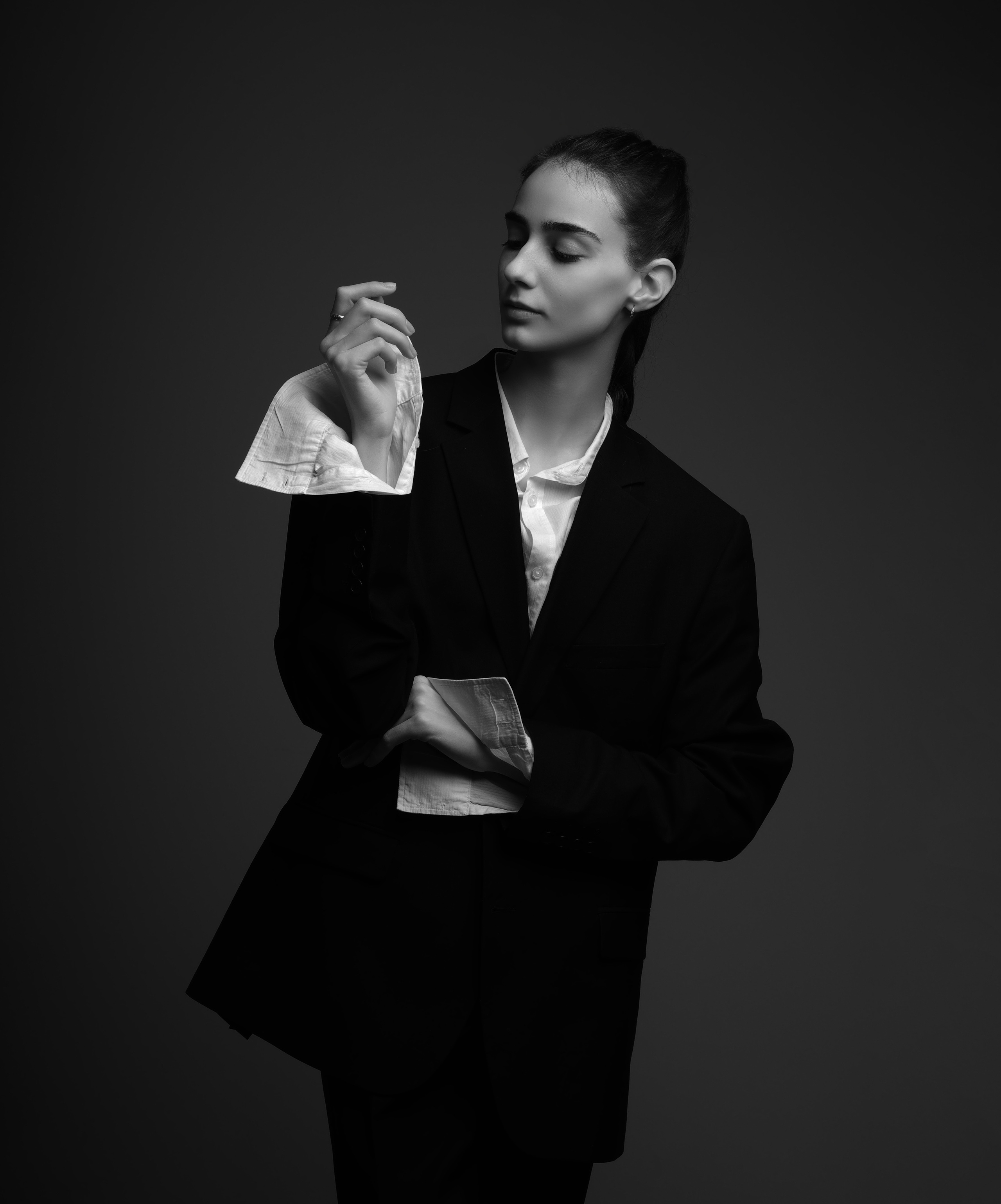 CUFFS. Студийный, семейный, свадебный, фэшн и ню фотограф в Астрахани, производство выпускных альбомов. Руслан Кондрашин